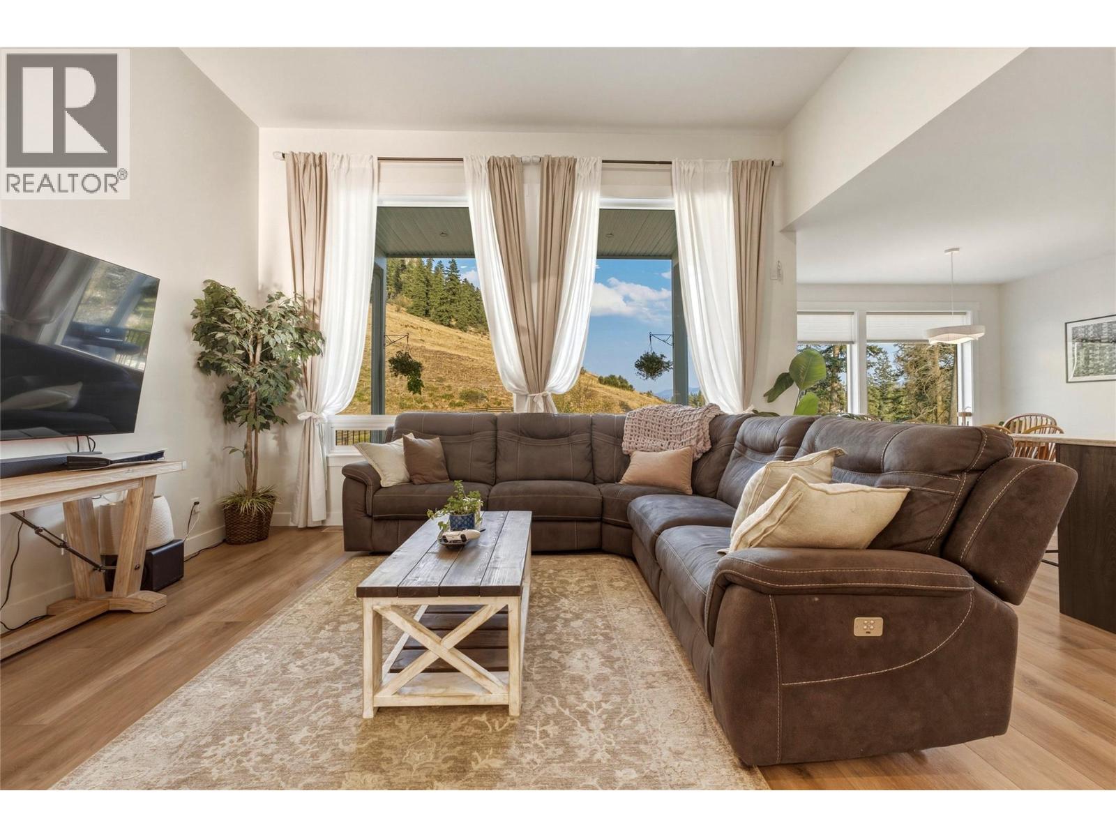 5531 6 Highway, Coldstream, British Columbia  V1B 3E2 - Photo 16 - 10399200