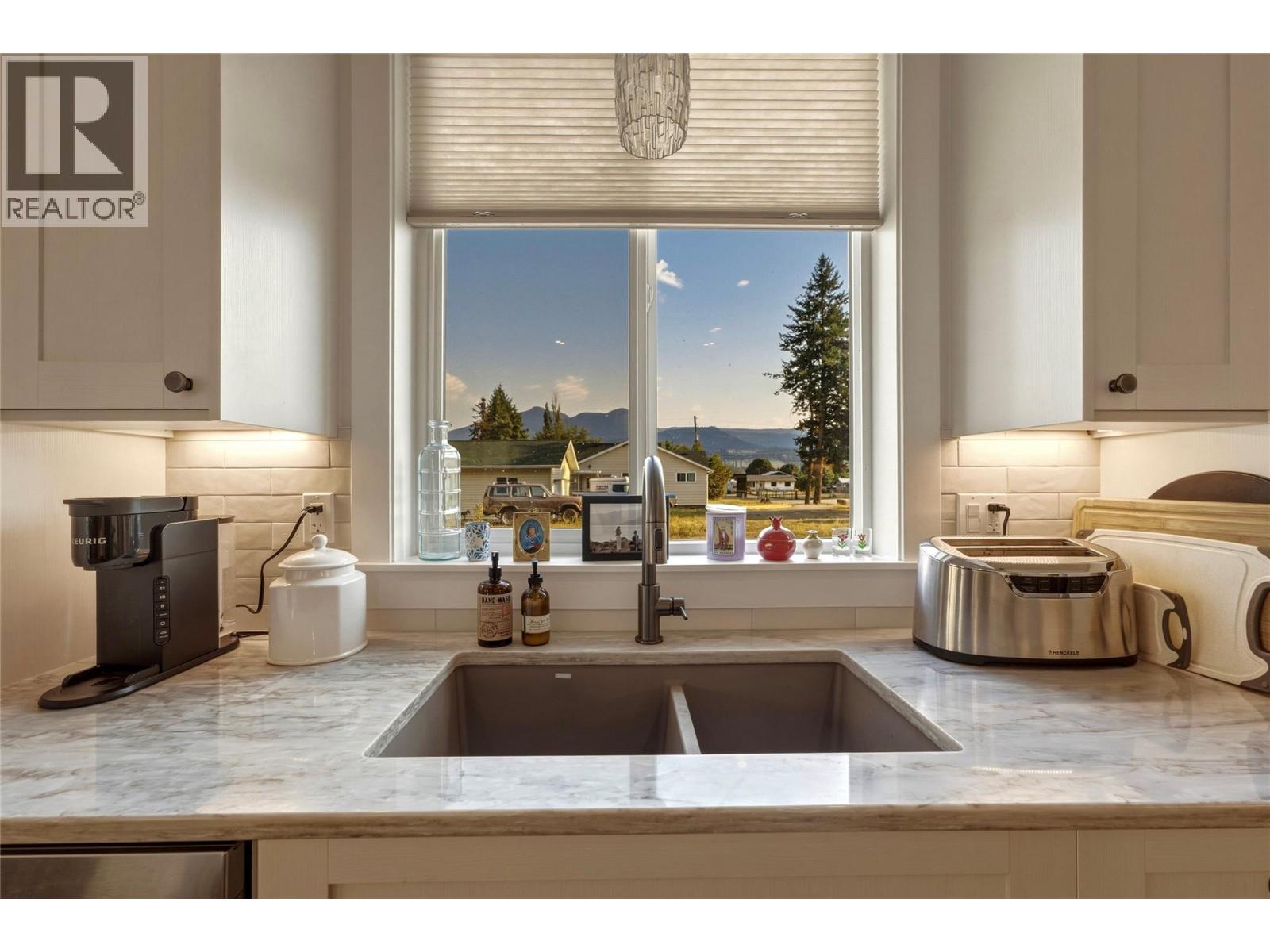 5531 6 Highway, Coldstream, British Columbia  V1B 3E2 - Photo 22 - 10399200