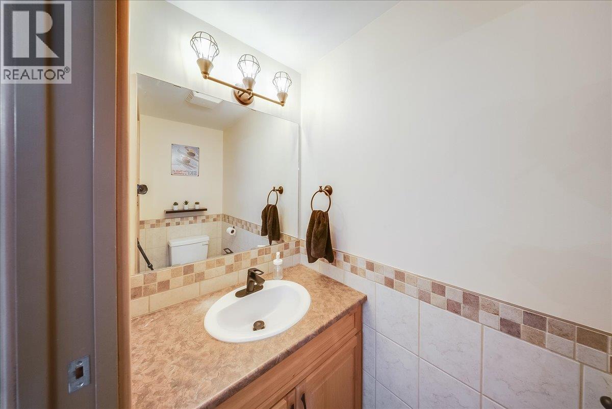 1003 Mountain View Road Unit# E, Rossland, British Columbia  V0G 1Y0 - Photo 10 - 10399205