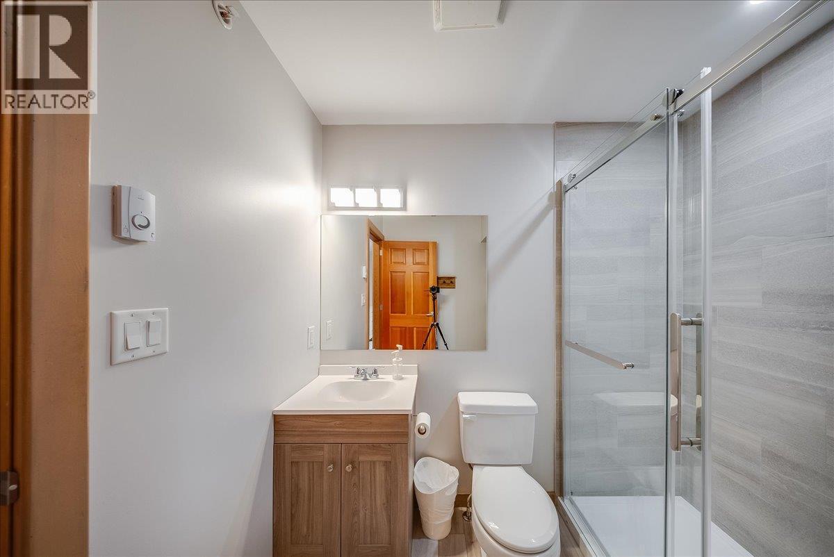 1003 Mountain View Road Unit# E, Rossland, British Columbia  V0G 1Y0 - Photo 33 - 10399205