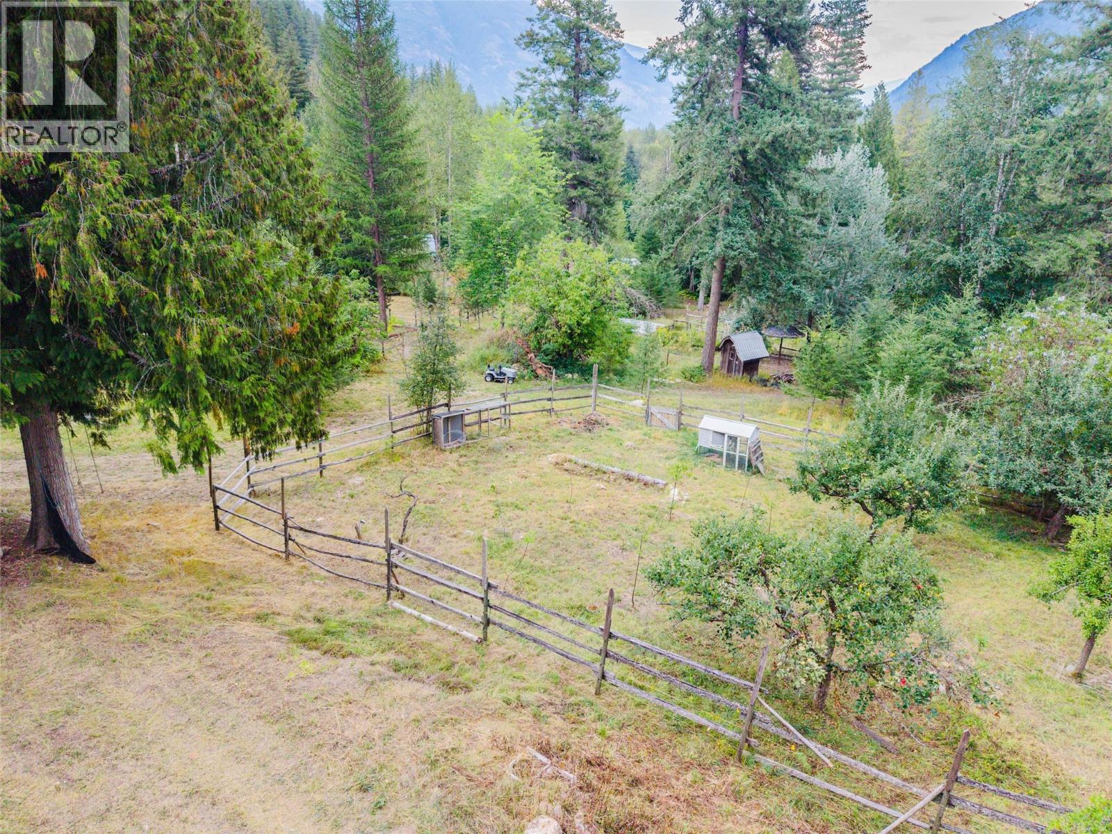 3360 Little Slocan South Road, Passmore, British Columbia  V0G 2J0 - Photo 4 - 10399015
