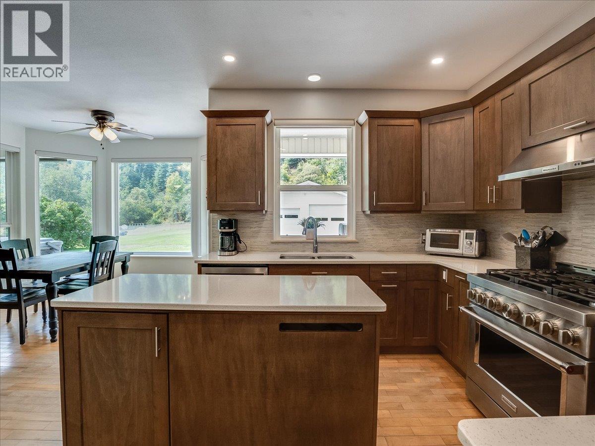 900 China Creek Road, Genelle, British Columbia  V0G 1G0 - Photo 11 - 10399241