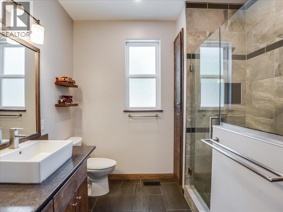 900 China Creek Road, Genelle, British Columbia  V0G 1G0 - Photo 19 - 10399241