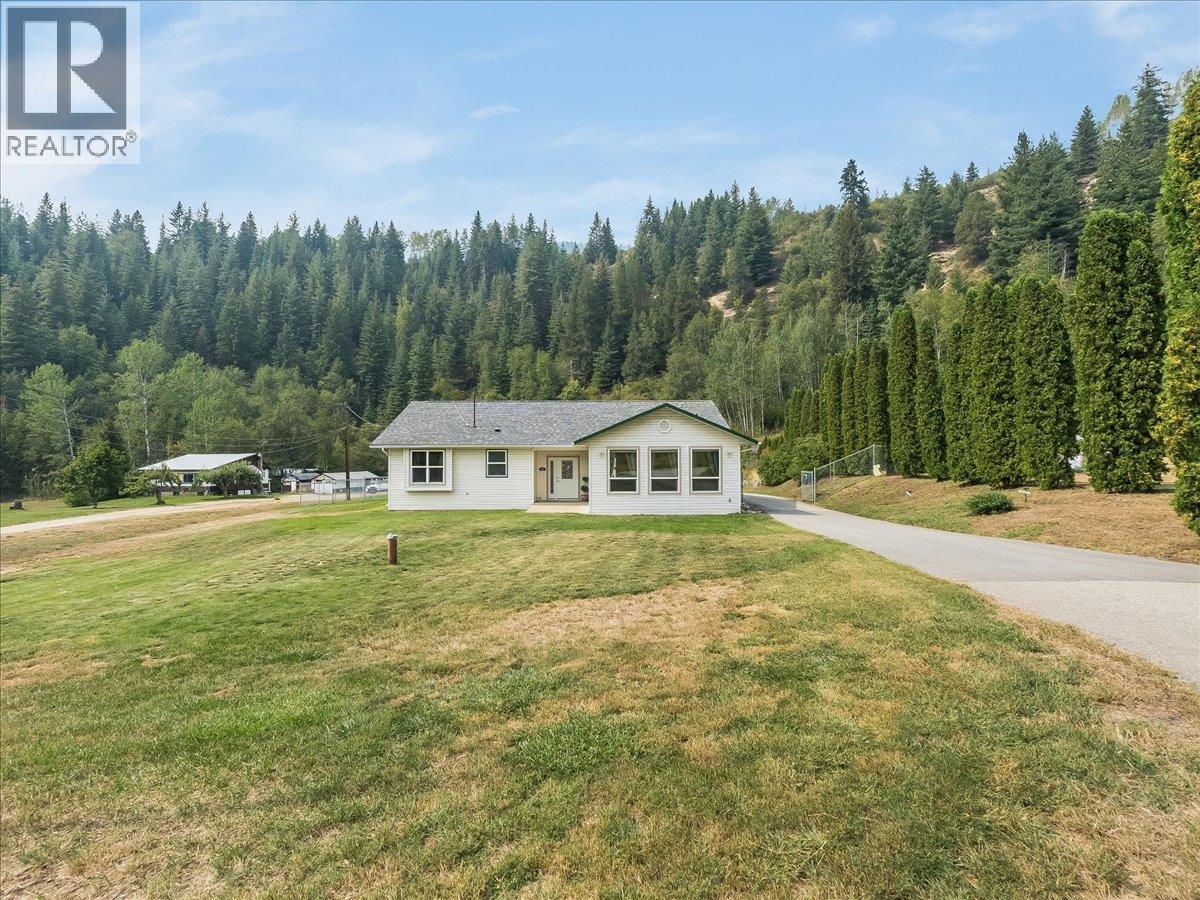 900 China Creek Road, Genelle, British Columbia  V0G 1G0 - Photo 2 - 10399241