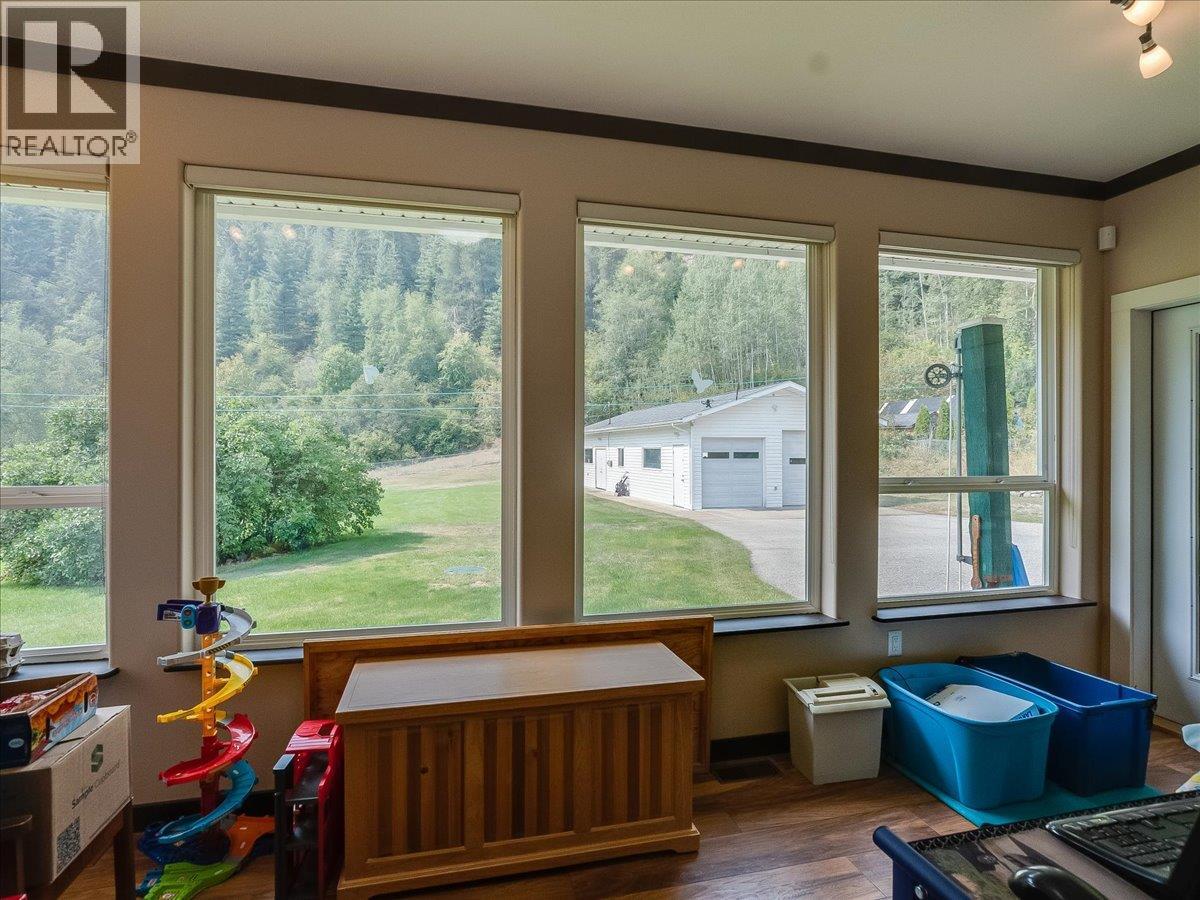 900 China Creek Road, Genelle, British Columbia  V0G 1G0 - Photo 31 - 10399241