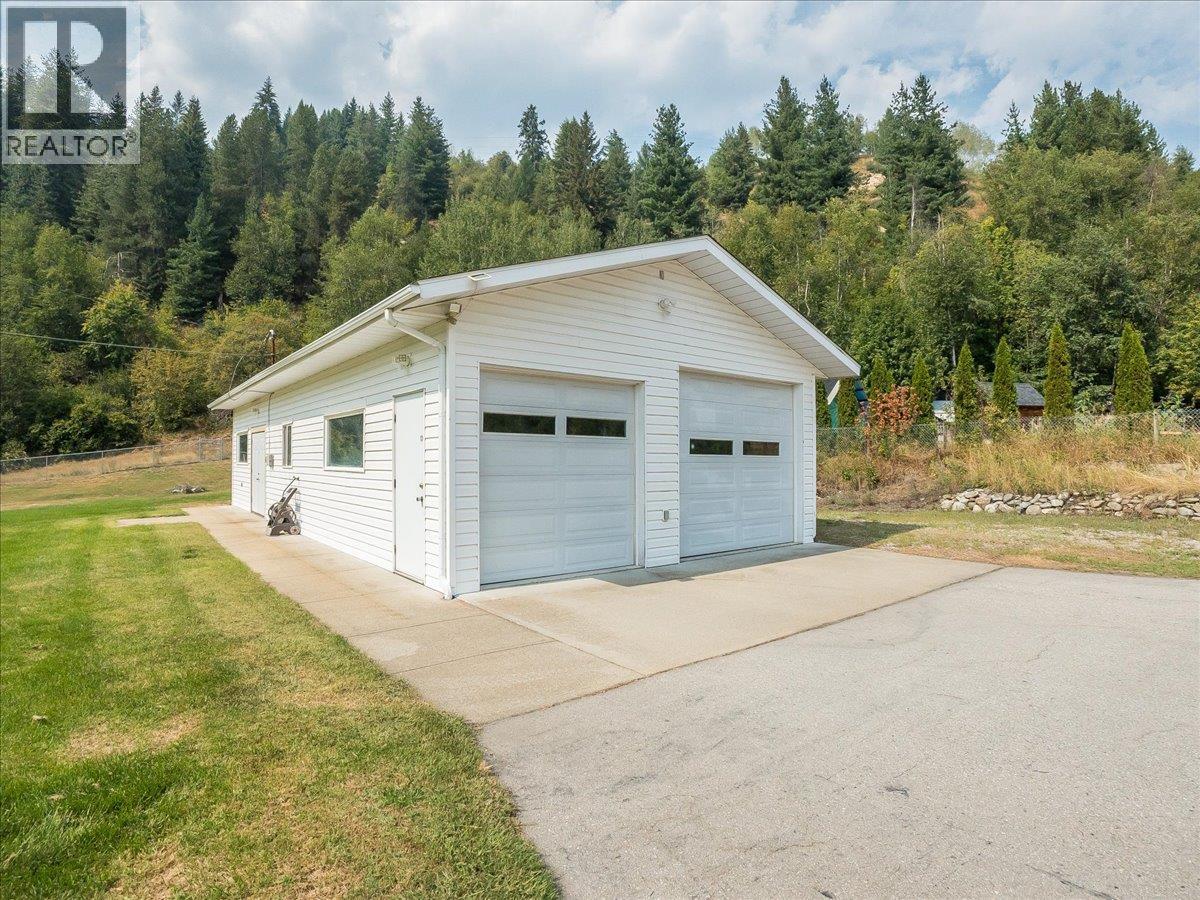 900 China Creek Road, Genelle, British Columbia  V0G 1G0 - Photo 32 - 10399241