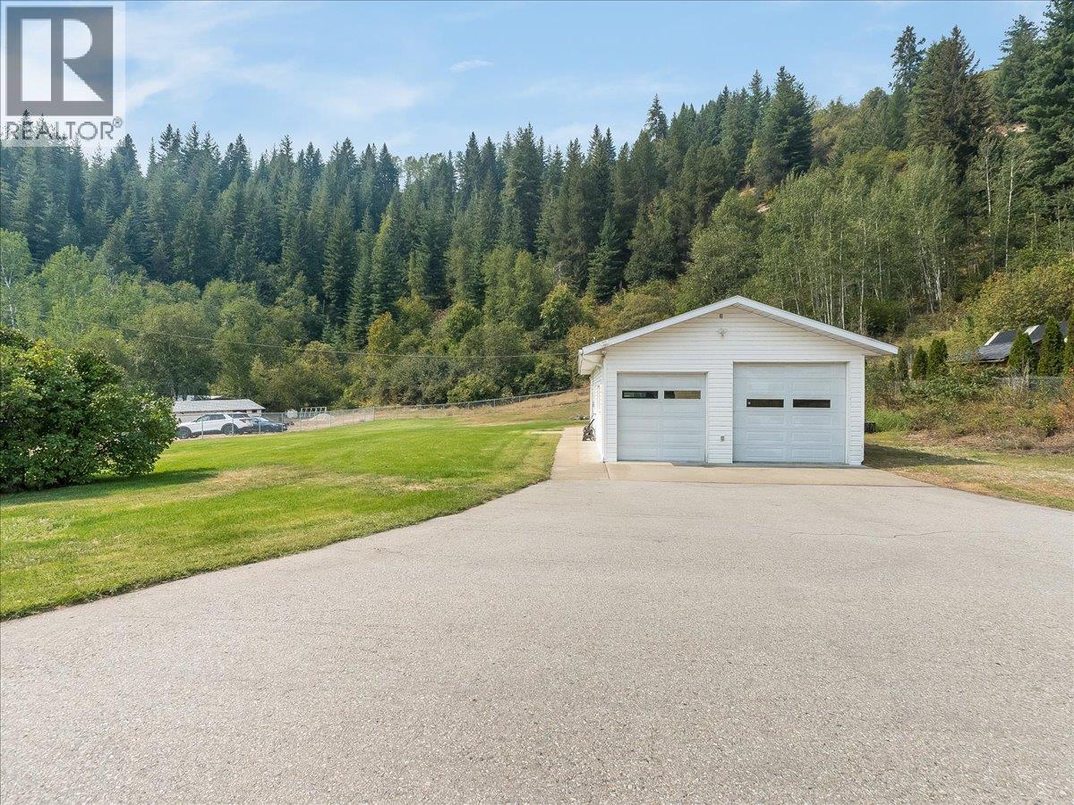 900 China Creek Road, Genelle, British Columbia  V0G 1G0 - Photo 33 - 10399241