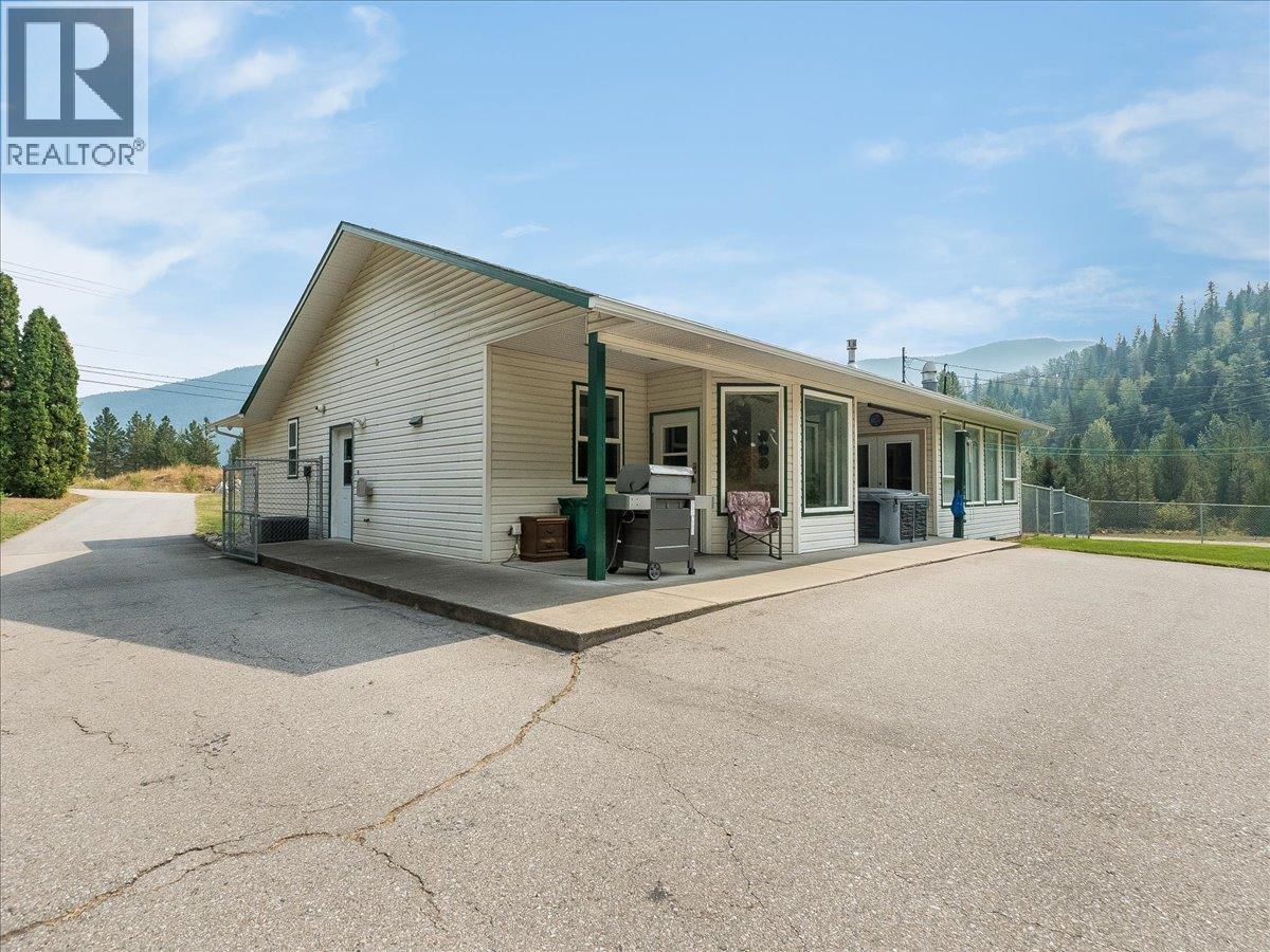 900 China Creek Road, Genelle, British Columbia  V0G 1G0 - Photo 41 - 10399241