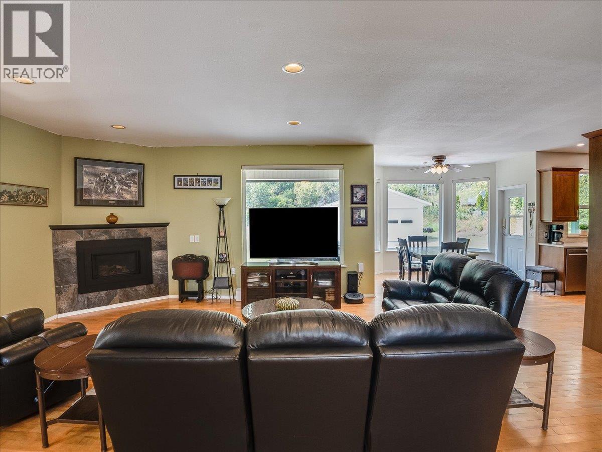 900 China Creek Road, Genelle, British Columbia  V0G 1G0 - Photo 7 - 10399241