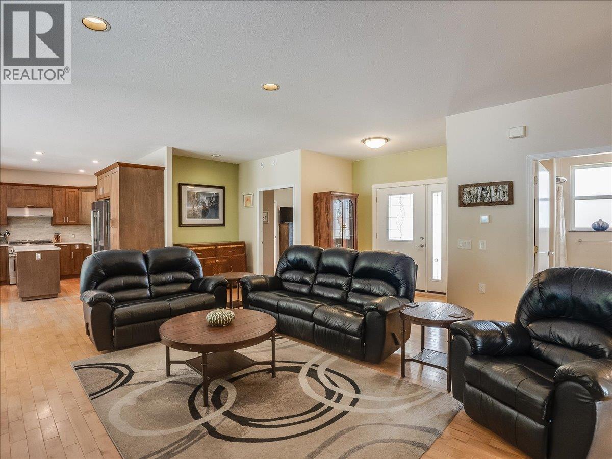900 China Creek Road, Genelle, British Columbia  V0G 1G0 - Photo 8 - 10399241