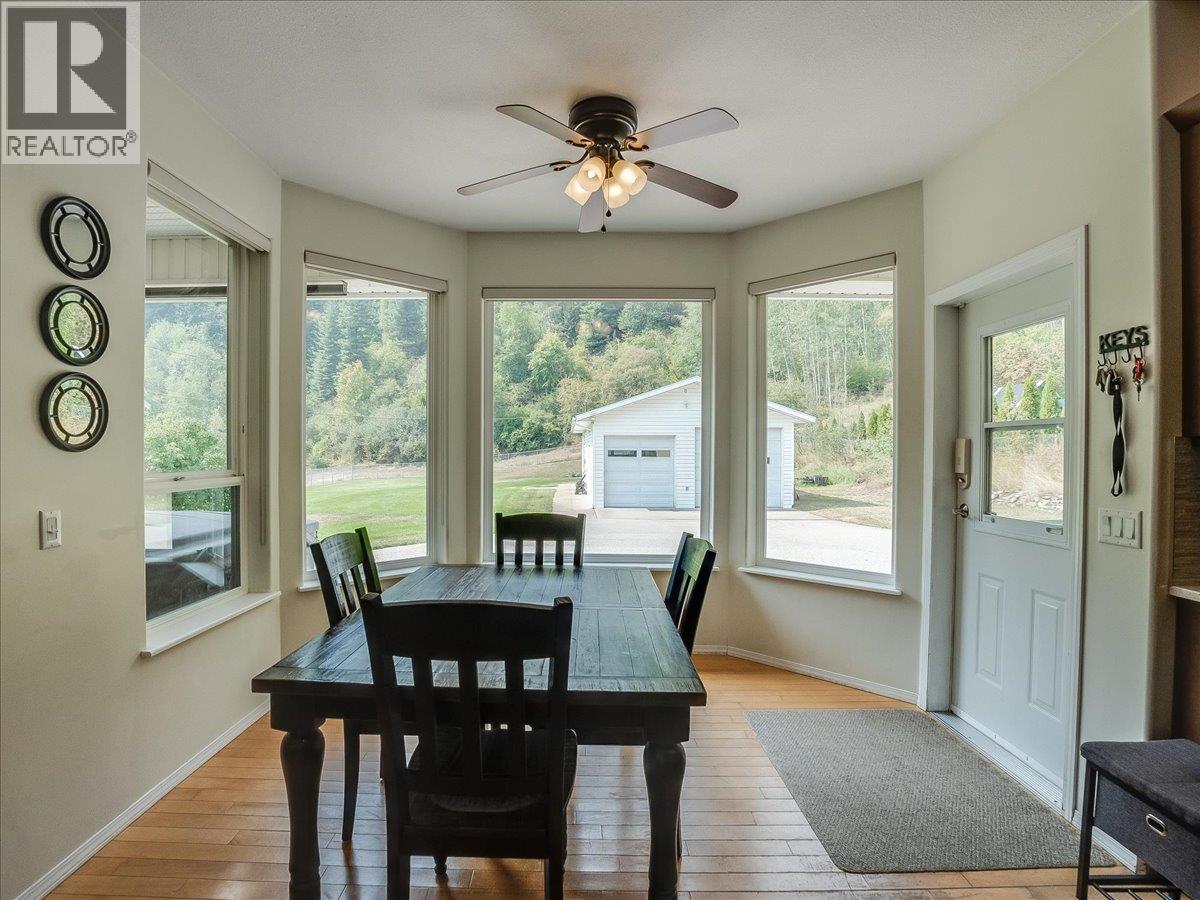 900 China Creek Road, Genelle, British Columbia  V0G 1G0 - Photo 9 - 10399241