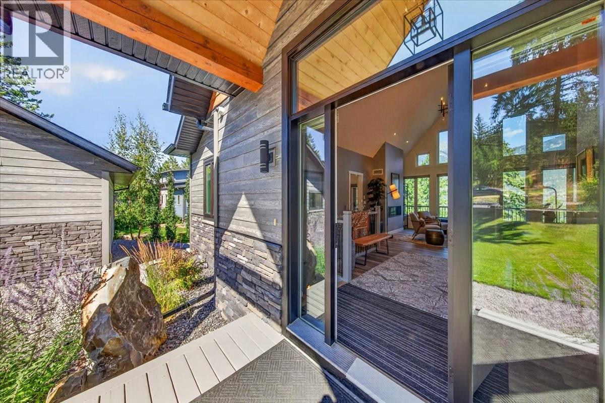 6021 Rose Terrace, Fairmont Hot Springs, British Columbia  V0B 1L2 - Photo 4 - 10398996