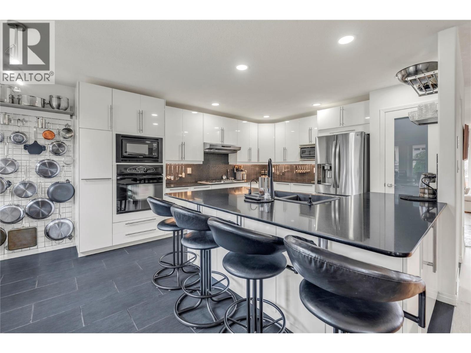 444 Ridge Place, Penticton, British Columbia  V2A 8N7 - Photo 1 - 10399283
