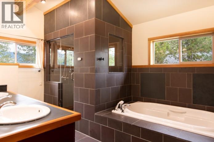 1445 Granite Drive, Golden, British Columbia  V0A 1H3 - Photo 13 - 10399292