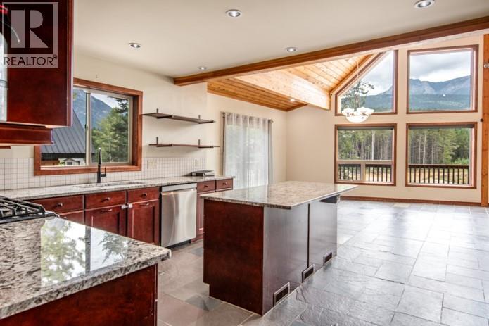 1445 Granite Drive, Golden, British Columbia  V0A 1H3 - Photo 9 - 10399292