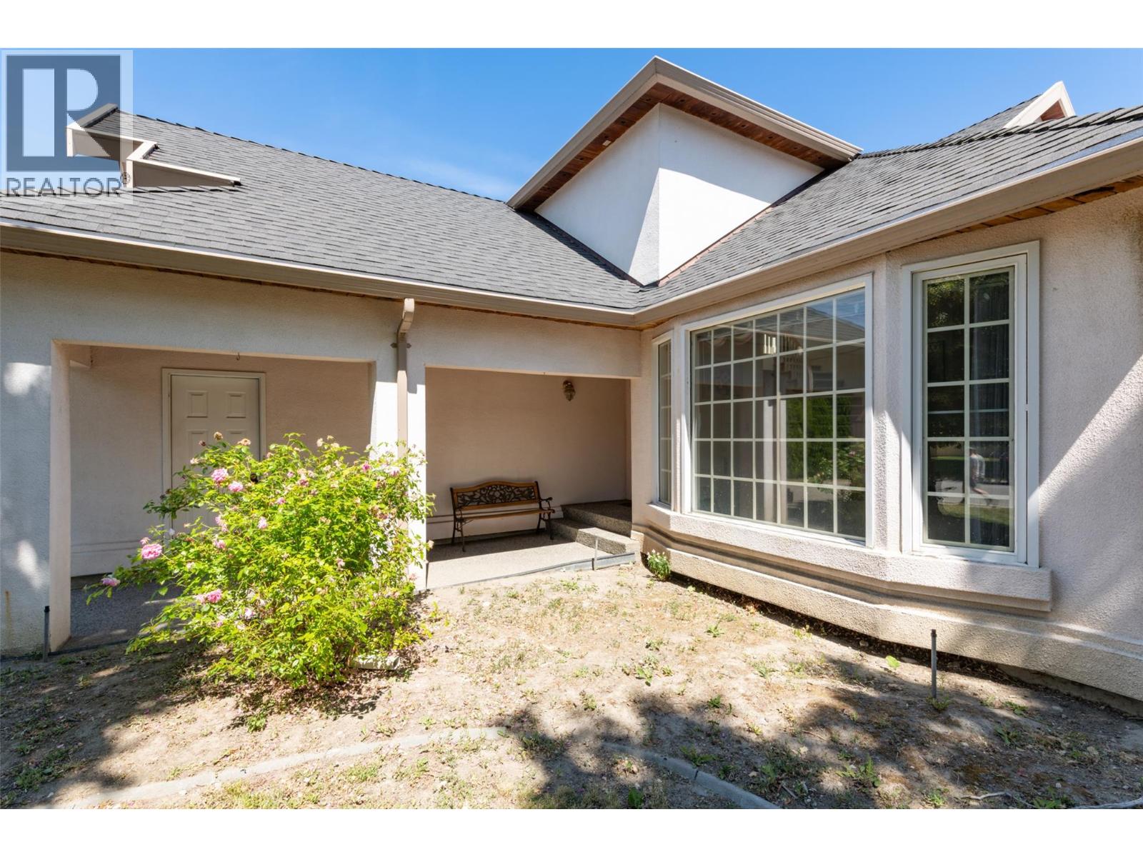 3733 Mission Springs Drive, Kelowna, British Columbia  V1W 3M1 - Photo 2 - 10399270