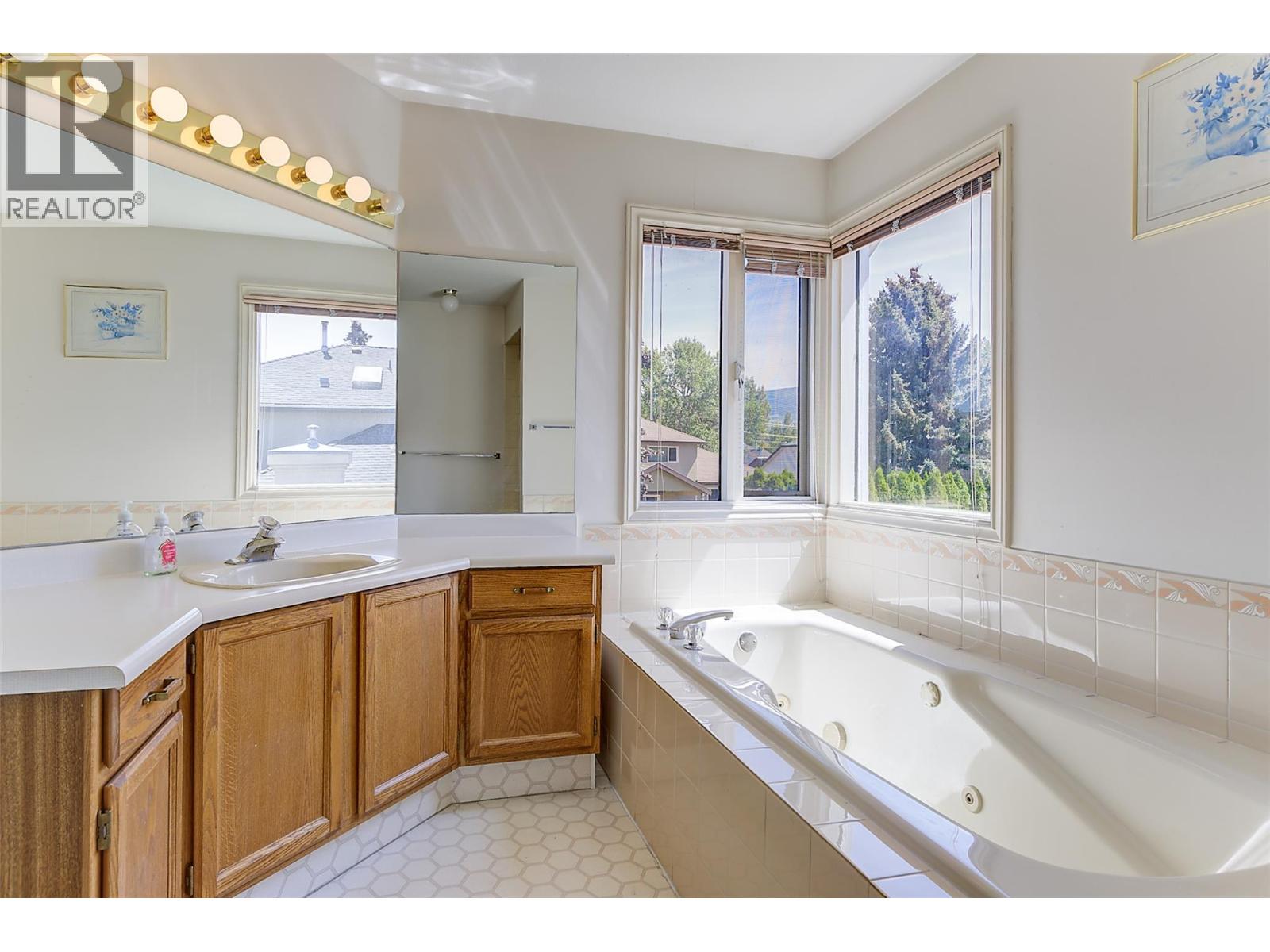 3733 Mission Springs Drive, Kelowna, British Columbia  V1W 3M1 - Photo 24 - 10399270
