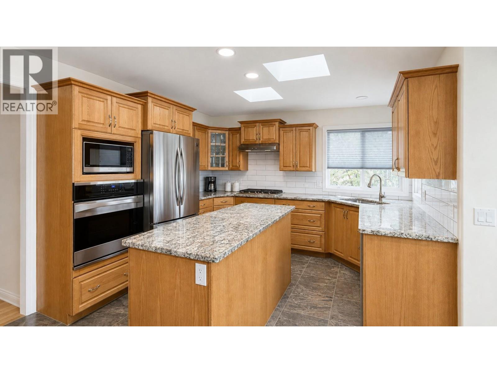 6519 Sherburn Road, Peachland, British Columbia  V0H 1X0 - Photo 3 - 10399207