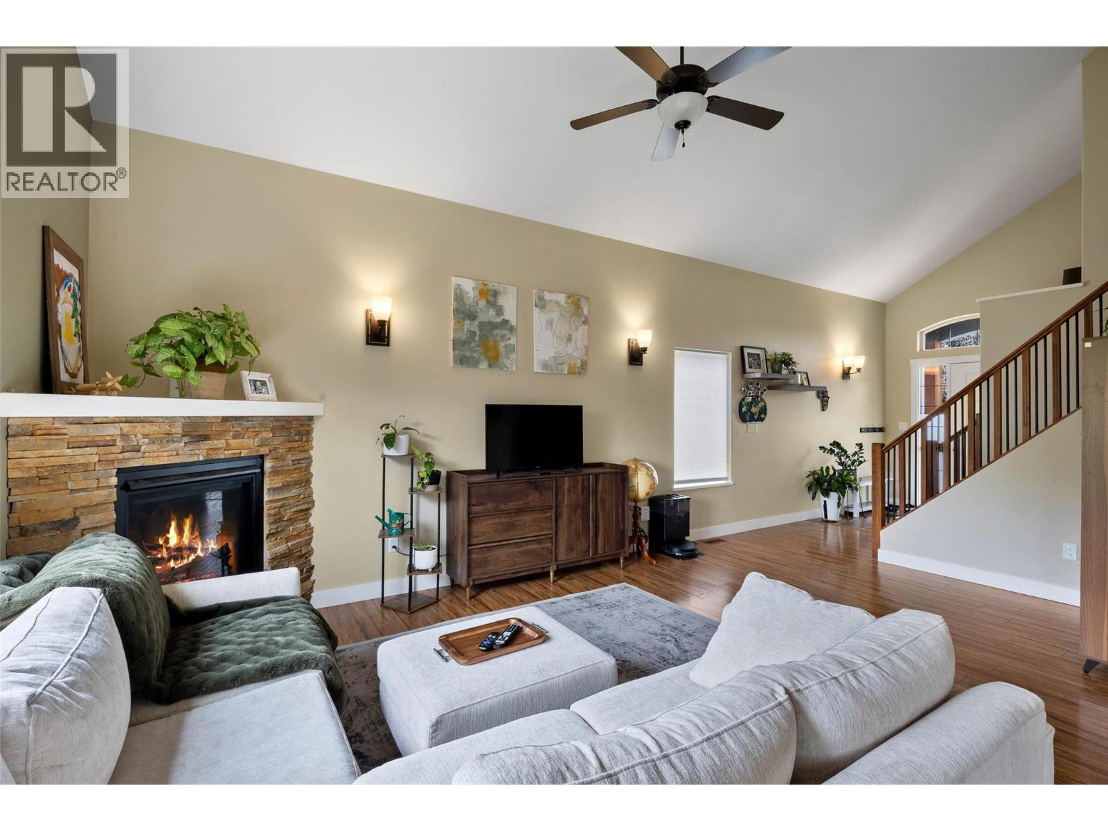 1948 Snowberry Crescent, Kamloops, British Columbia  V1S 1Z8 - Photo 4 - 10399289