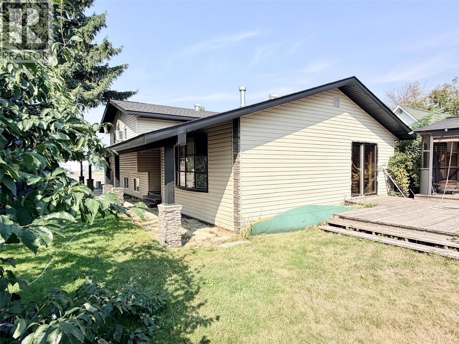 1804 Elm Street, Creston, British Columbia  V0B 1G5 - Photo 2 - 10399169