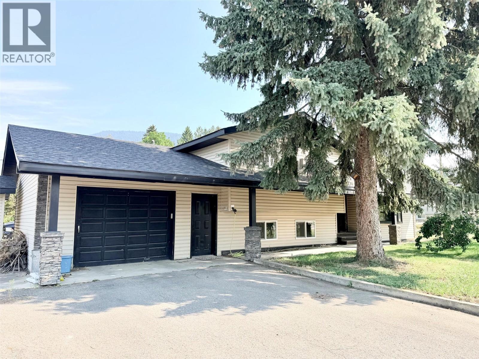 1804 Elm Street, Creston, British Columbia  V0B 1G5 - Photo 3 - 10399169