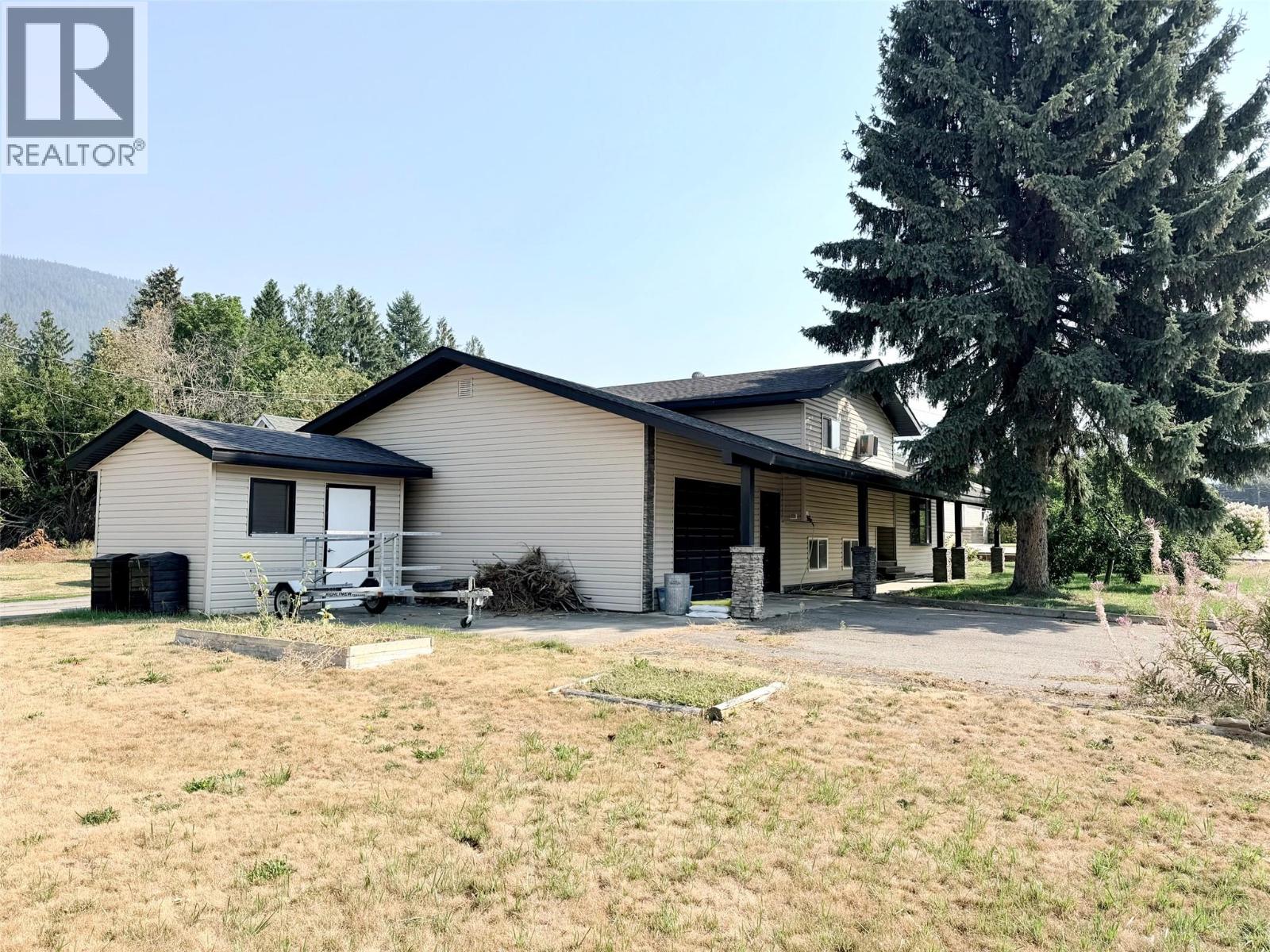 1804 Elm Street, Creston, British Columbia  V0B 1G5 - Photo 4 - 10399169