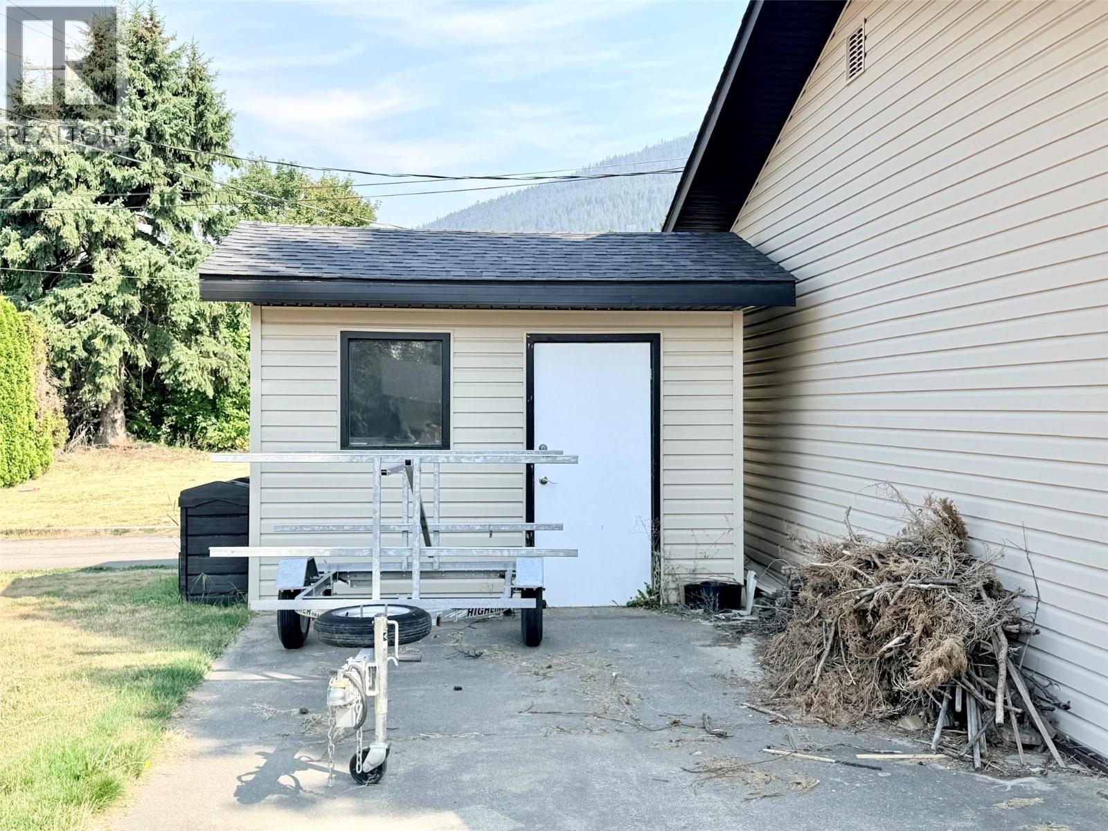 1804 Elm Street, Creston, British Columbia  V0B 1G5 - Photo 40 - 10399169