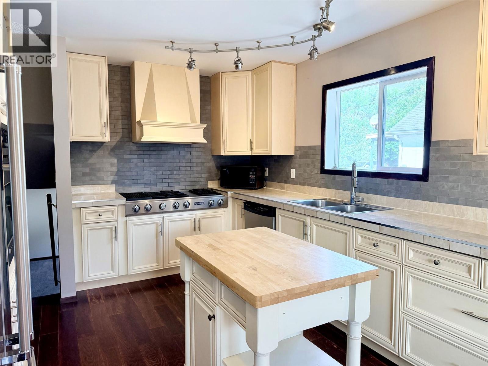 1804 Elm Street, Creston, British Columbia  V0B 1G5 - Photo 7 - 10399169