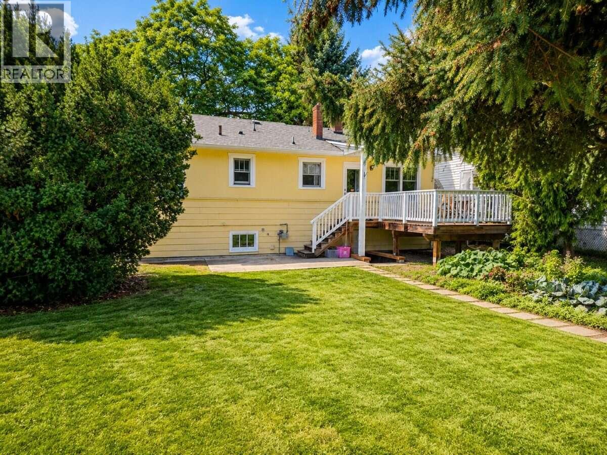 1935 Carruthers Street, Kelowna, British Columbia  V1Y 3B7 - Photo 3 - 10399303
