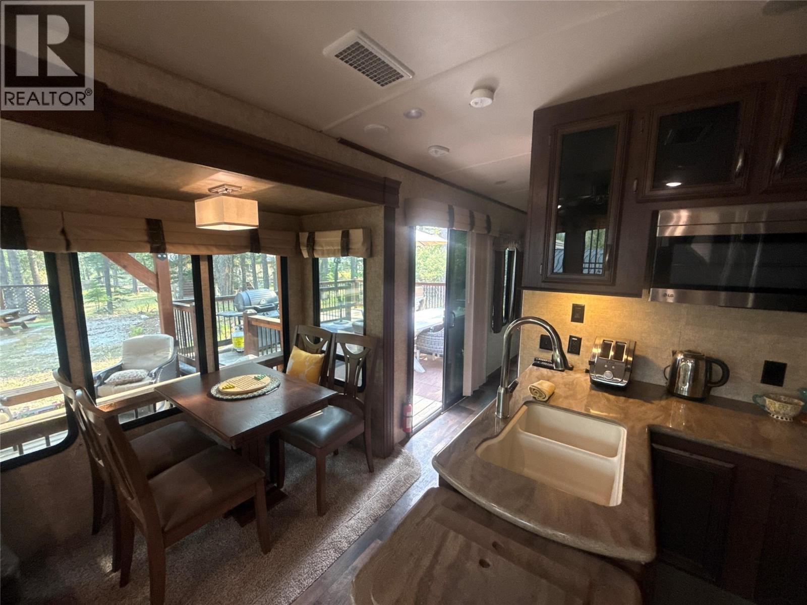6729 Audia Road, Jaffray, British Columbia  V0B 1T0 - Photo 14 - 10399204