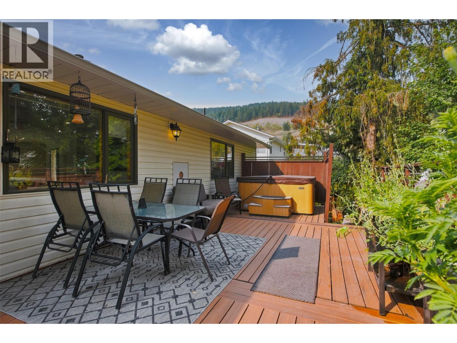 2293 Catt Avenue, Lumby, British Columbia  V0E 2G0 - Photo 18 - 10399154