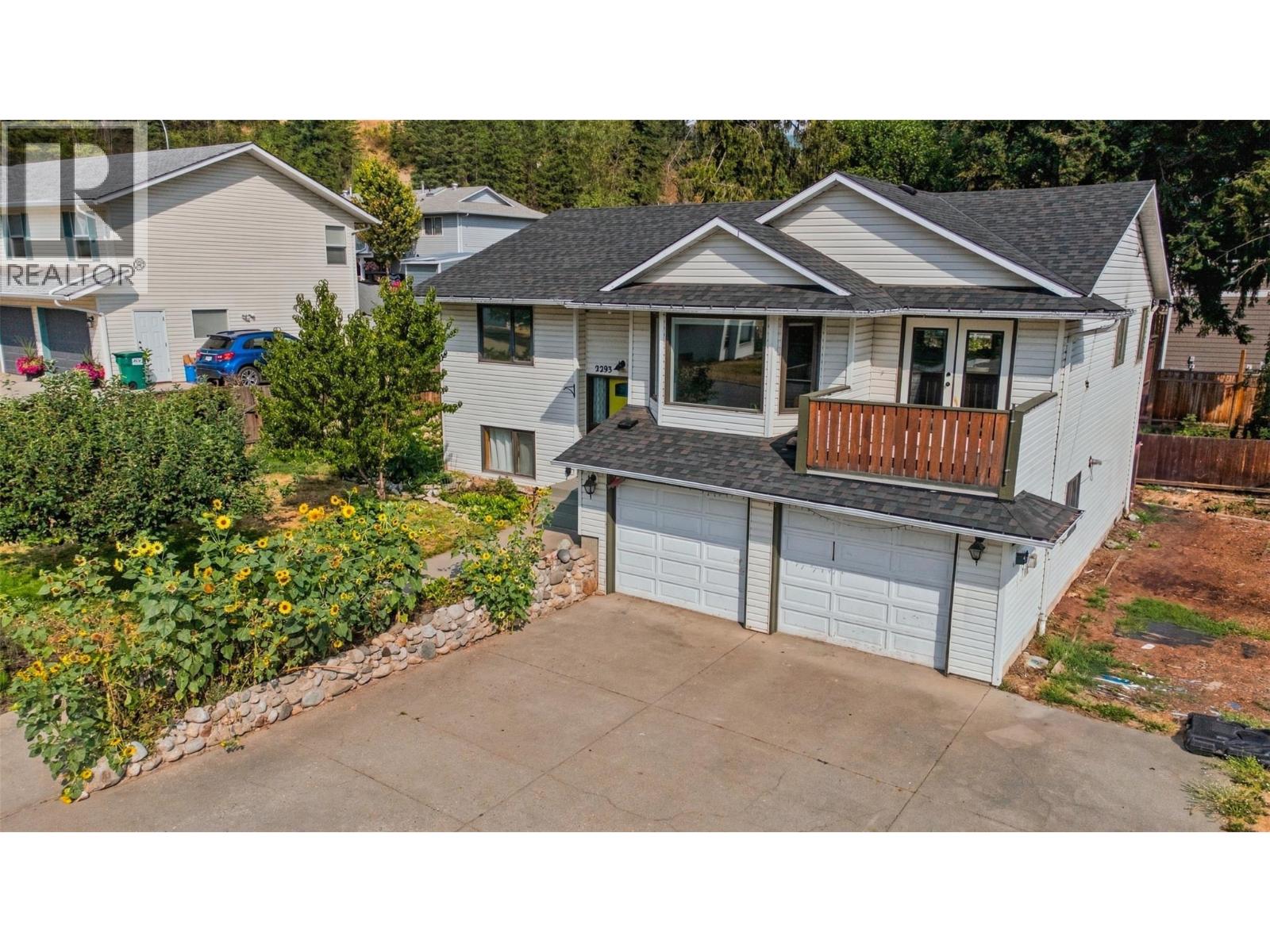 2293 Catt Avenue, Lumby, British Columbia  V0E 2G0 - Photo 3 - 10399154