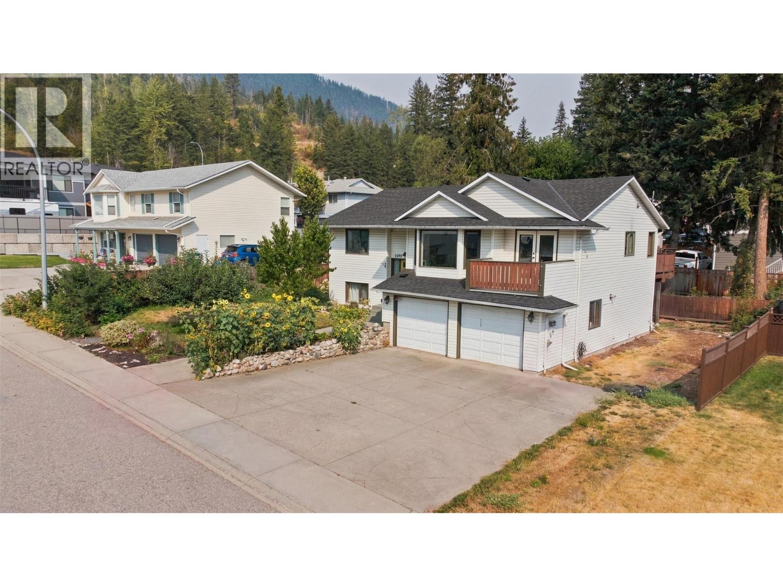 2293 Catt Avenue, Lumby, British Columbia  V0E 2G0 - Photo 30 - 10399154