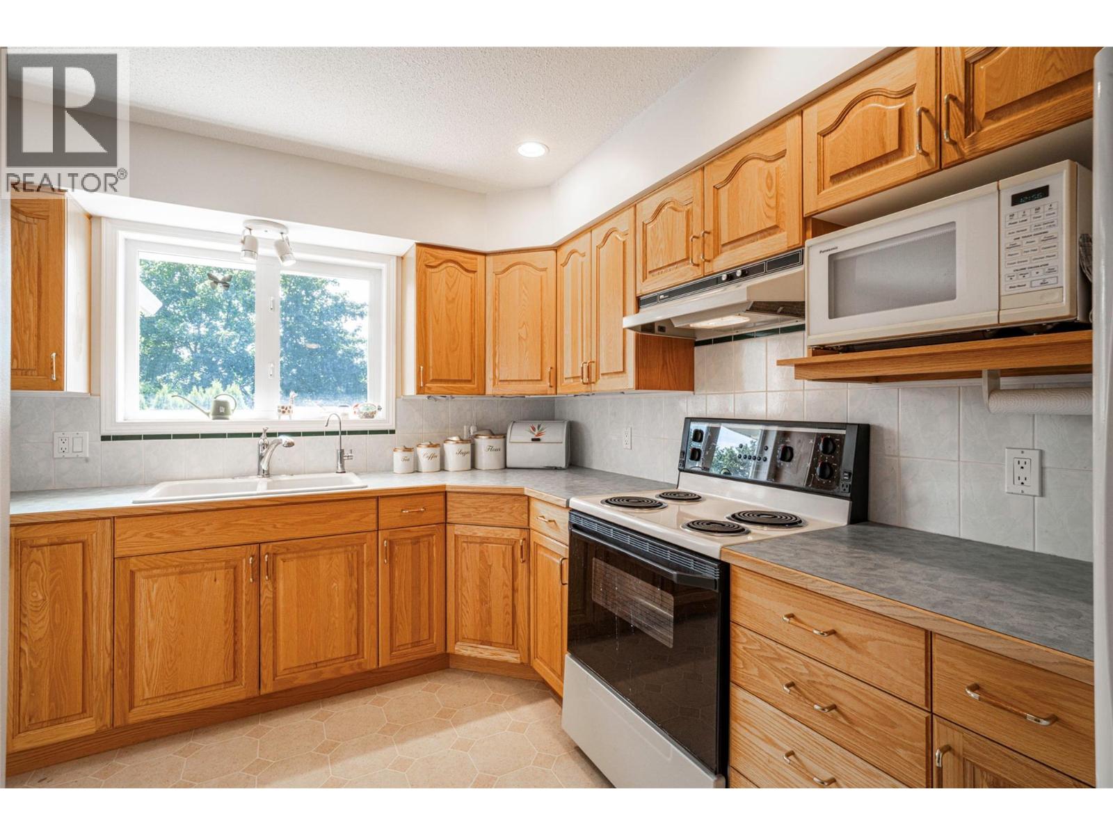 5804 Richfield Drive, Vernon, British Columbia  V1H 1A7 - Photo 14 - 10399099