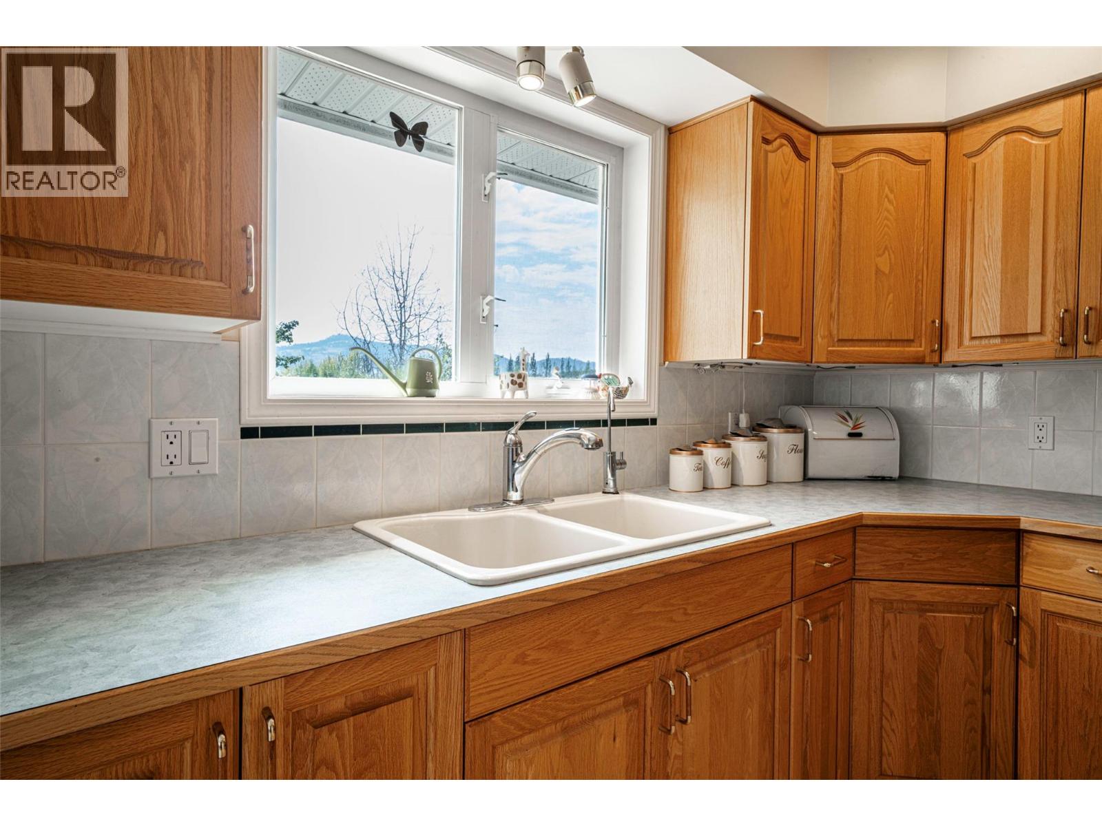 5804 Richfield Drive, Vernon, British Columbia  V1H 1A7 - Photo 16 - 10399099