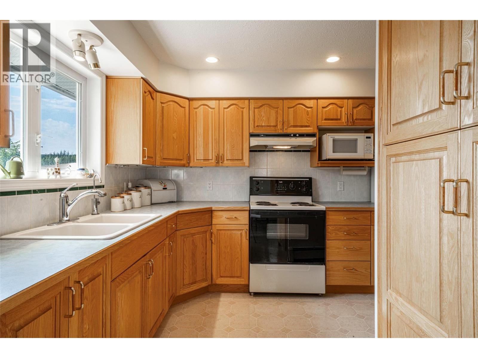 5804 Richfield Drive, Vernon, British Columbia  V1H 1A7 - Photo 17 - 10399099