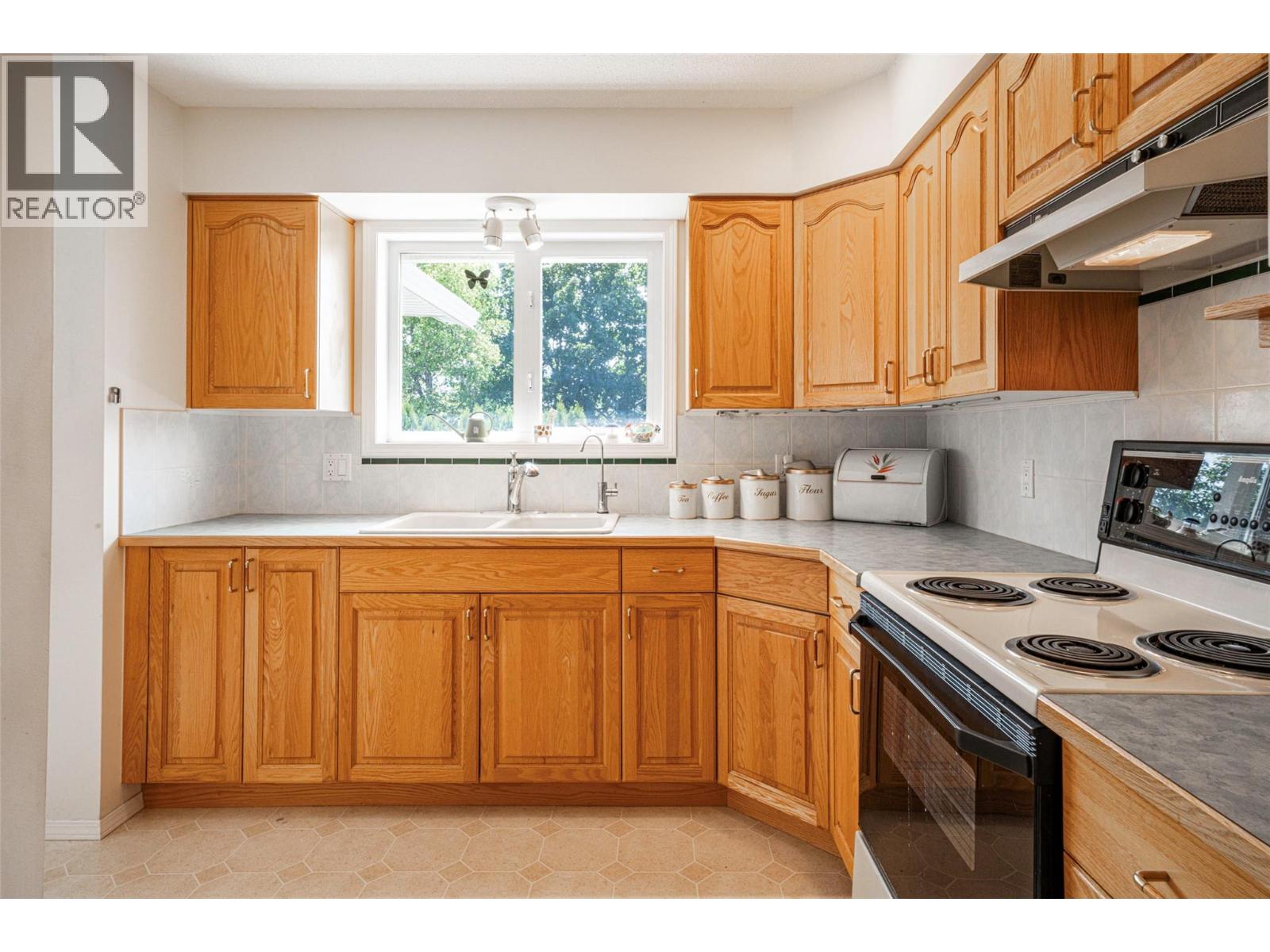 5804 Richfield Drive, Vernon, British Columbia  V1H 1A7 - Photo 3 - 10399099