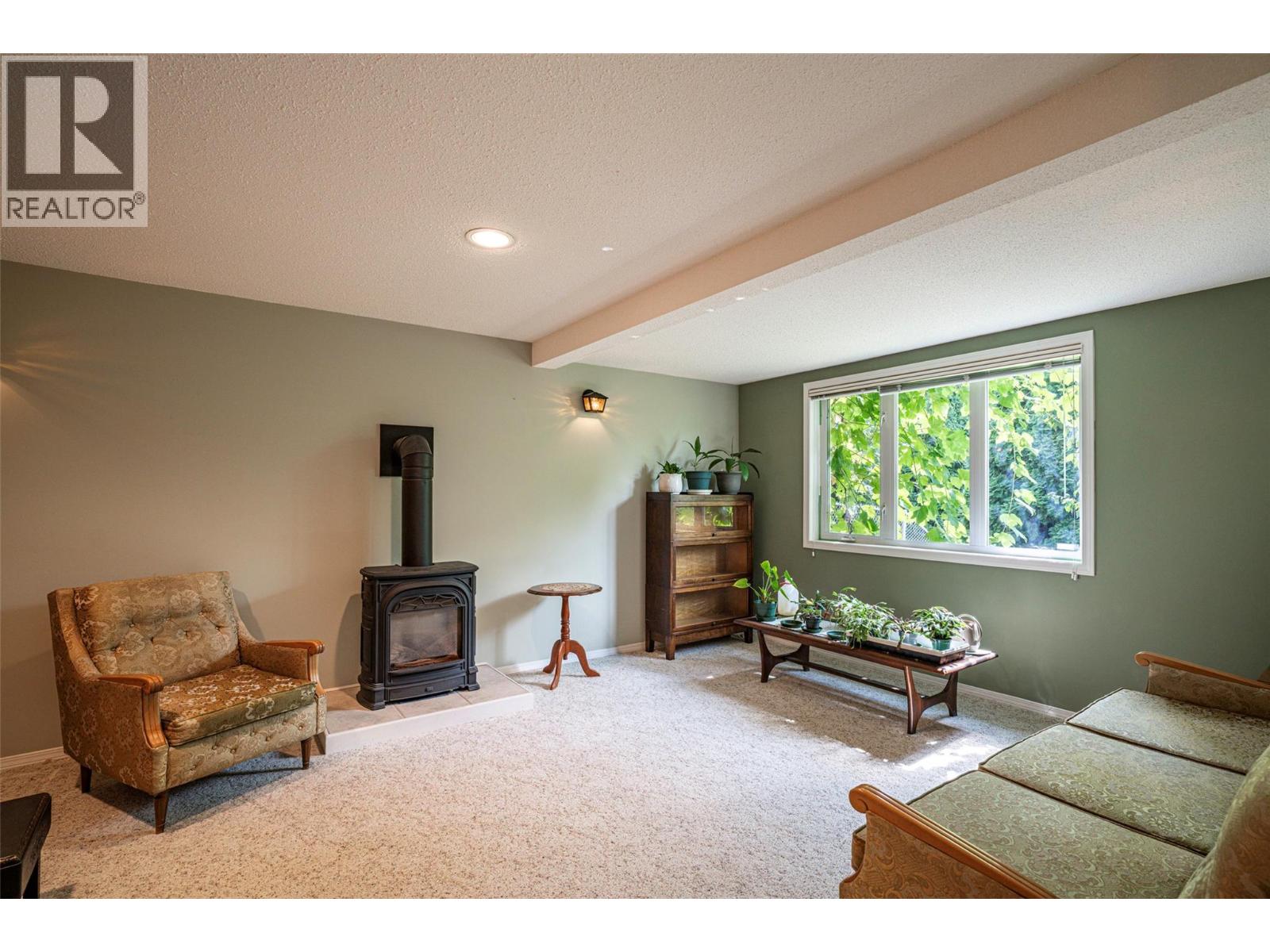 5804 Richfield Drive, Vernon, British Columbia  V1H 1A7 - Photo 4 - 10399099