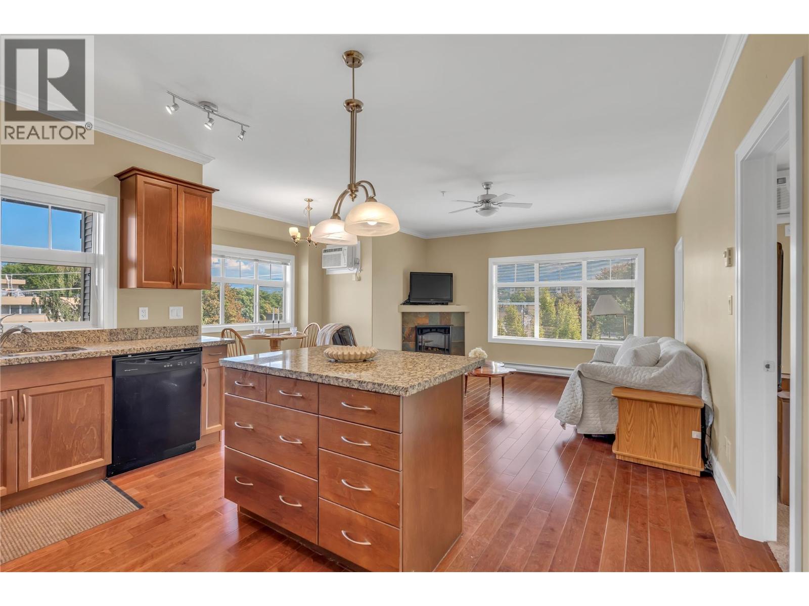 240 Wade Avenue Unit# 401, Penticton, British Columbia  V2A 1T8 - Photo 1 - 10398781
