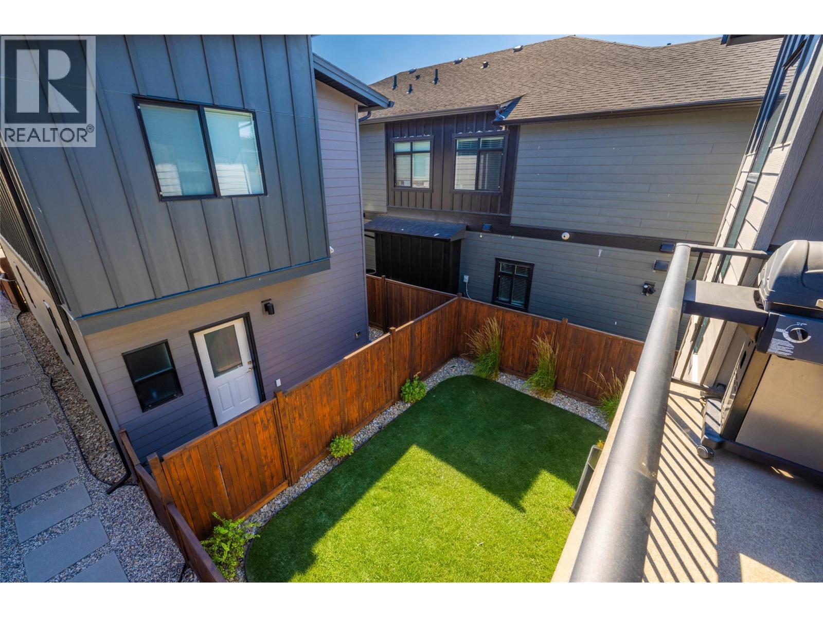 726 Coopland Crescent Unit# 1, Kelowna, British Columbia  V1Y 2V1 - Photo 2 - 10399113