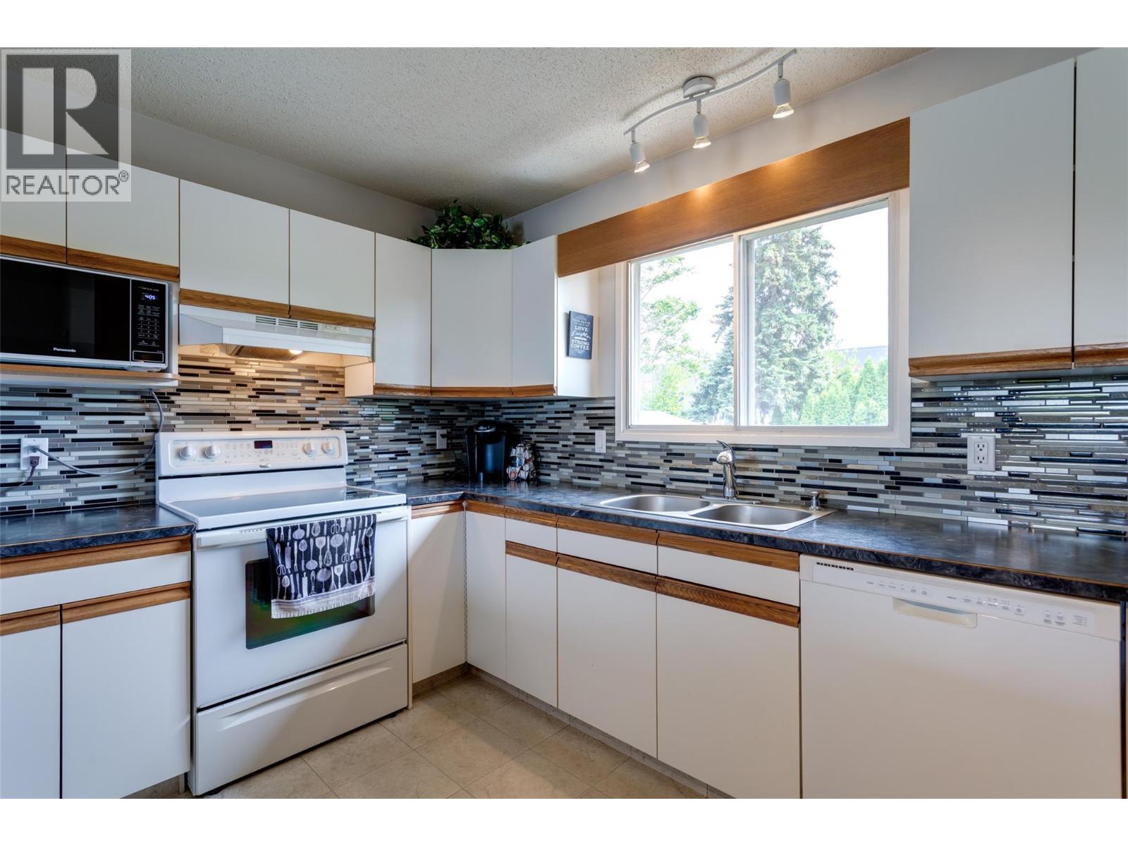 685 Quigley Road, Kelowna, British Columbia  V1X 1A6 - Photo 2 - 10399252