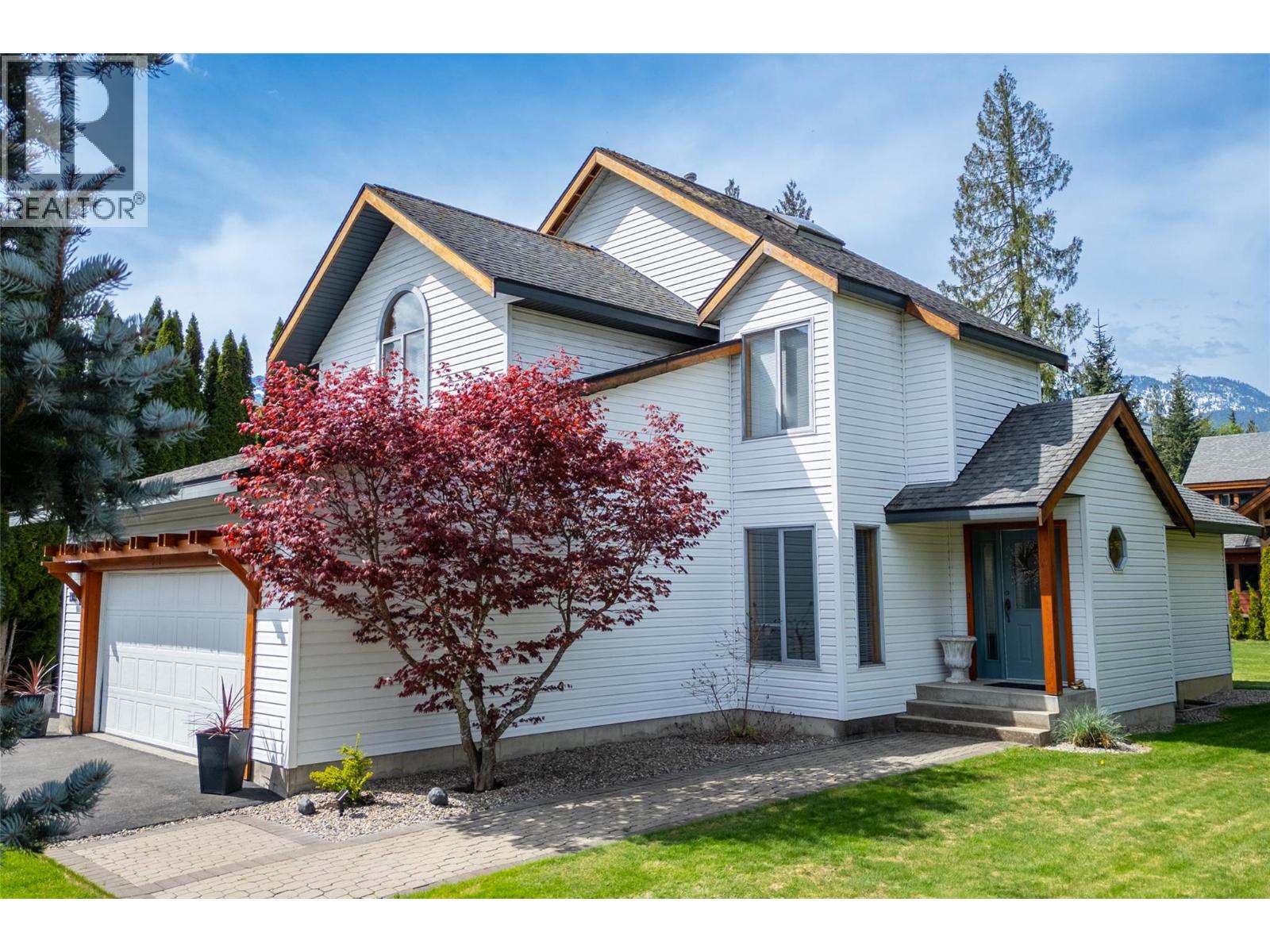 1107 Pineridge Crescent, Revelstoke, British Columbia  V0E 2S1 - Photo 1 - 10399274