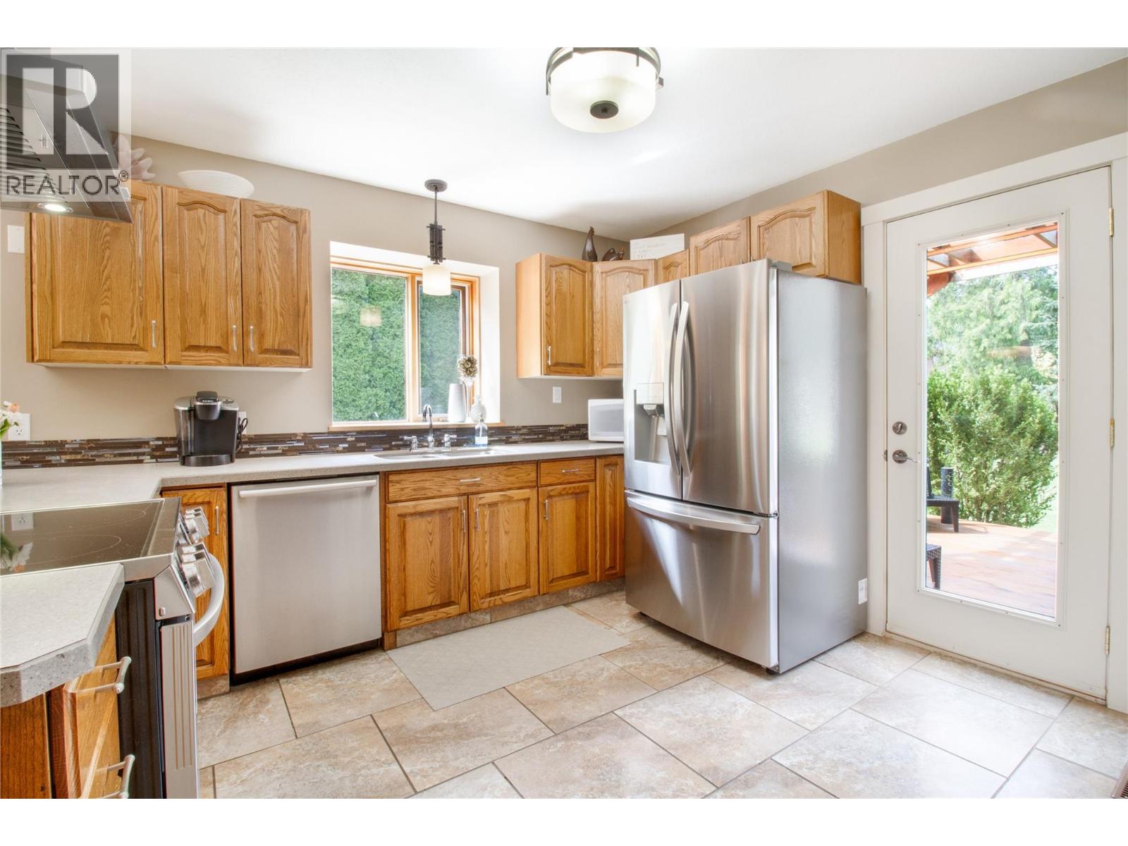 1107 Pineridge Crescent, Revelstoke, British Columbia  V0E 2S1 - Photo 13 - 10399274