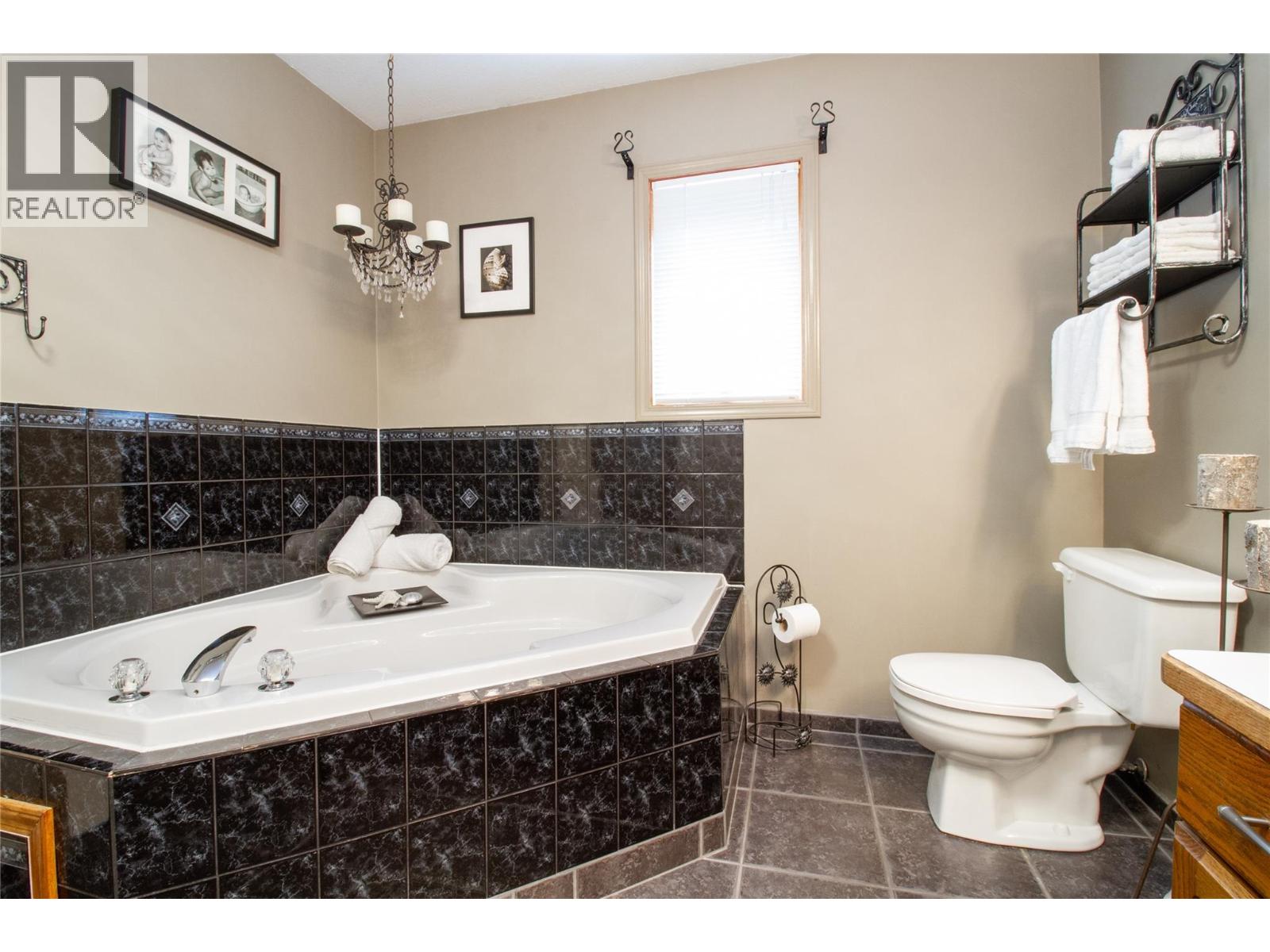1107 Pineridge Crescent, Revelstoke, British Columbia  V0E 2S1 - Photo 20 - 10399274