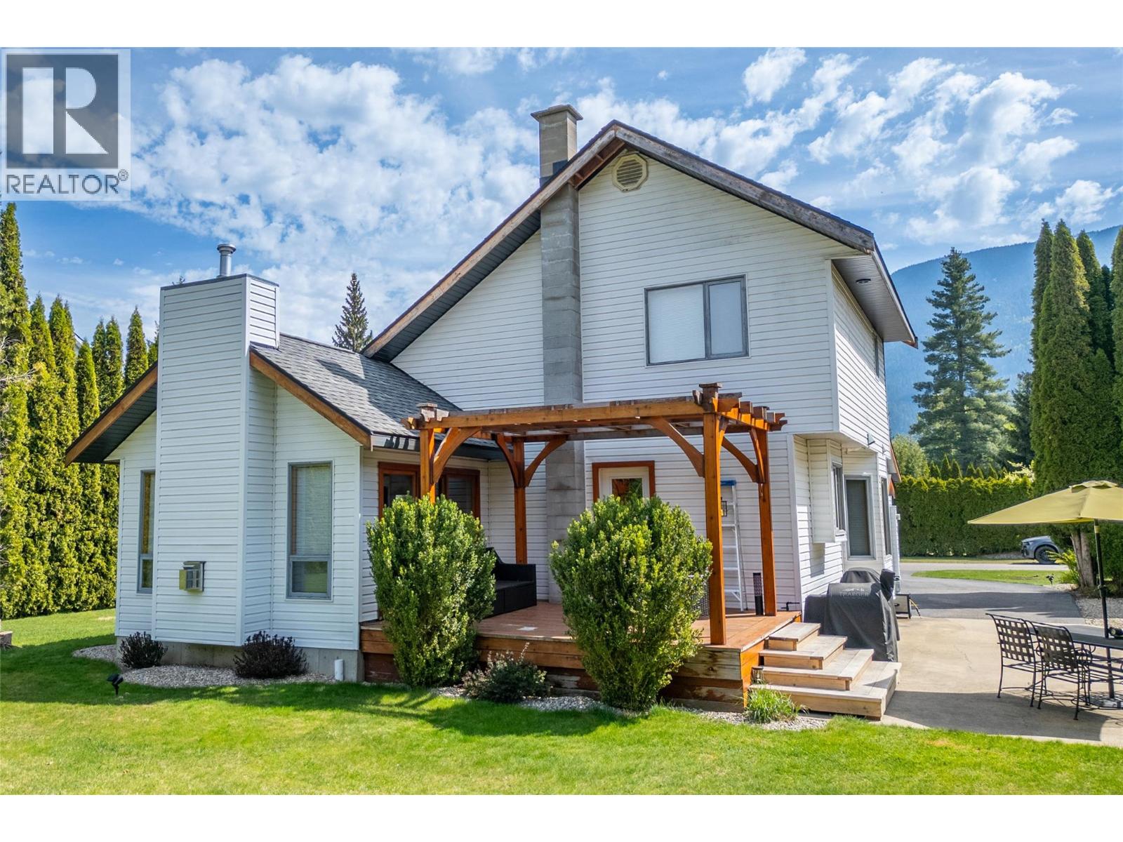 1107 Pineridge Crescent, Revelstoke, British Columbia  V0E 2S1 - Photo 3 - 10399274