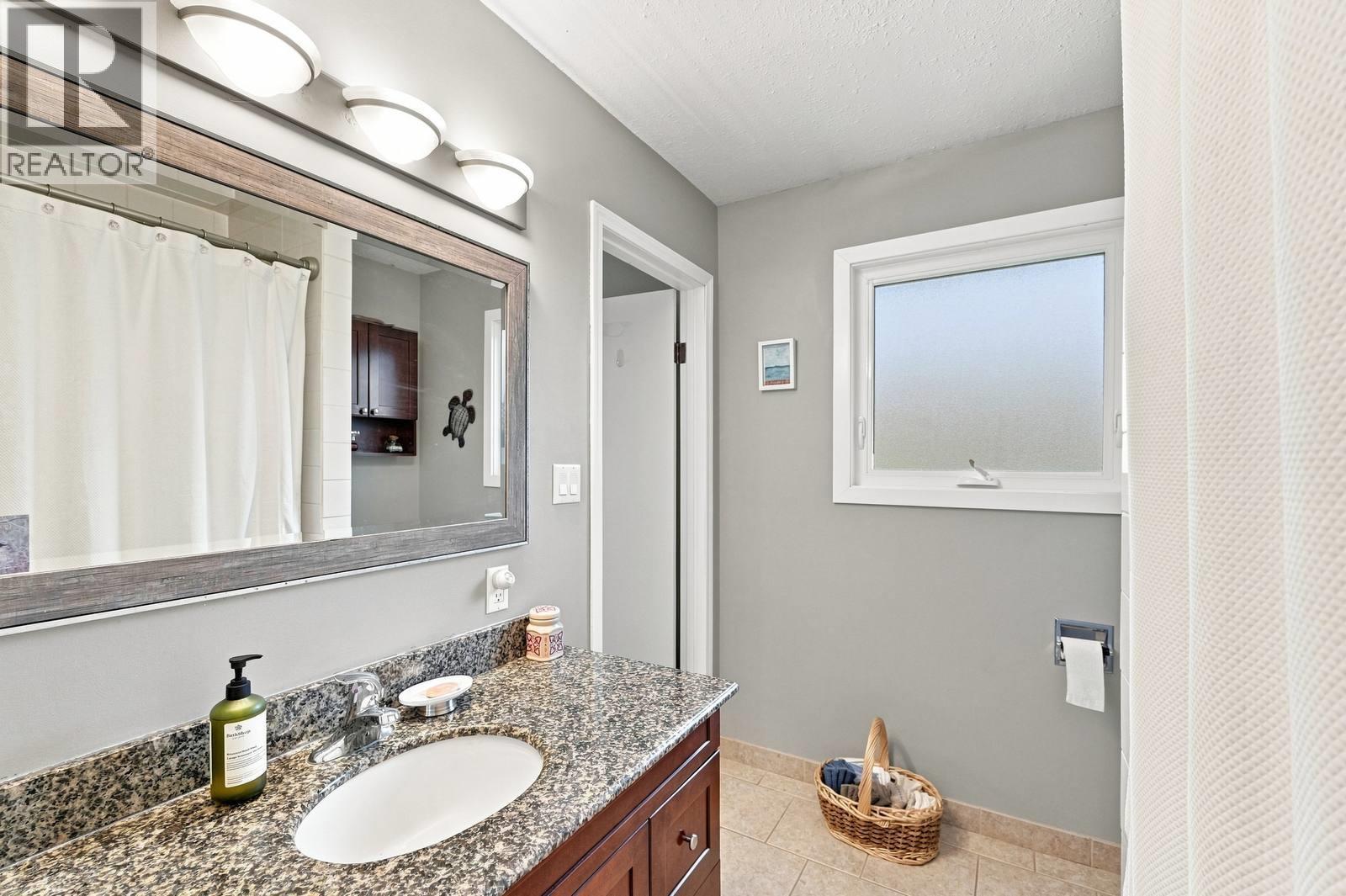 8710 Jubilee Drive, Osoyoos, British Columbia  V0H 1V2 - Photo 17 - 10398536