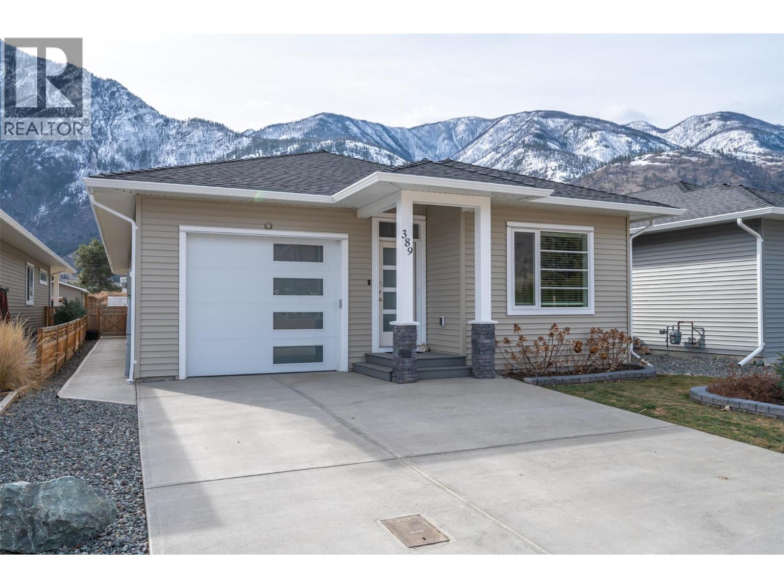 389 10th Avenue, Keremeos, British Columbia  V0X 1N3 - Photo 1 - 10399308