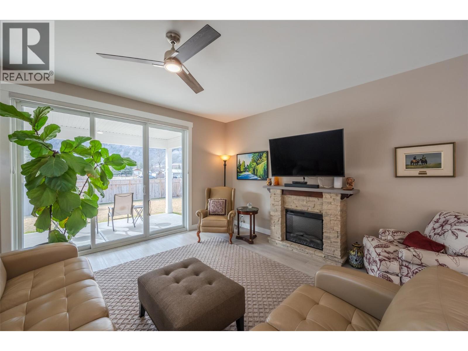 389 10th Avenue, Keremeos, British Columbia  V0X 1N3 - Photo 4 - 10399308