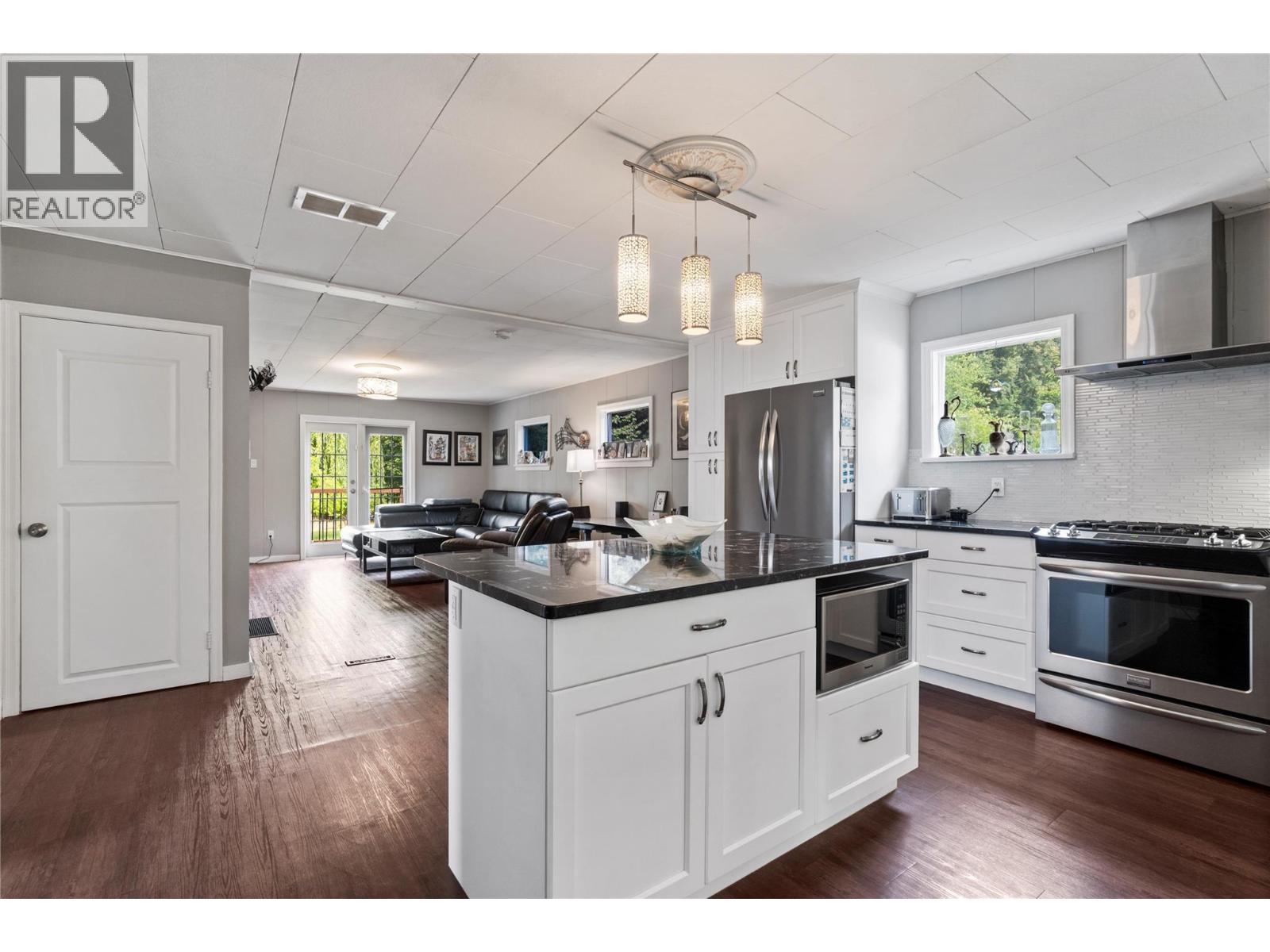 410 Foothill Road Sw, Salmon Arm, British Columbia  V1E 1T6 - Photo 10 - 10399078