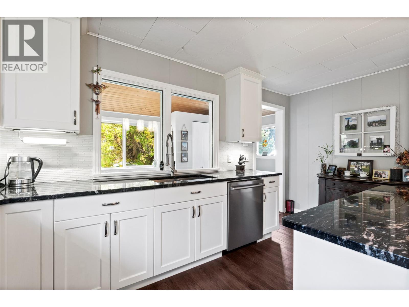 410 Foothill Road Sw, Salmon Arm, British Columbia  V1E 1T6 - Photo 11 - 10399078